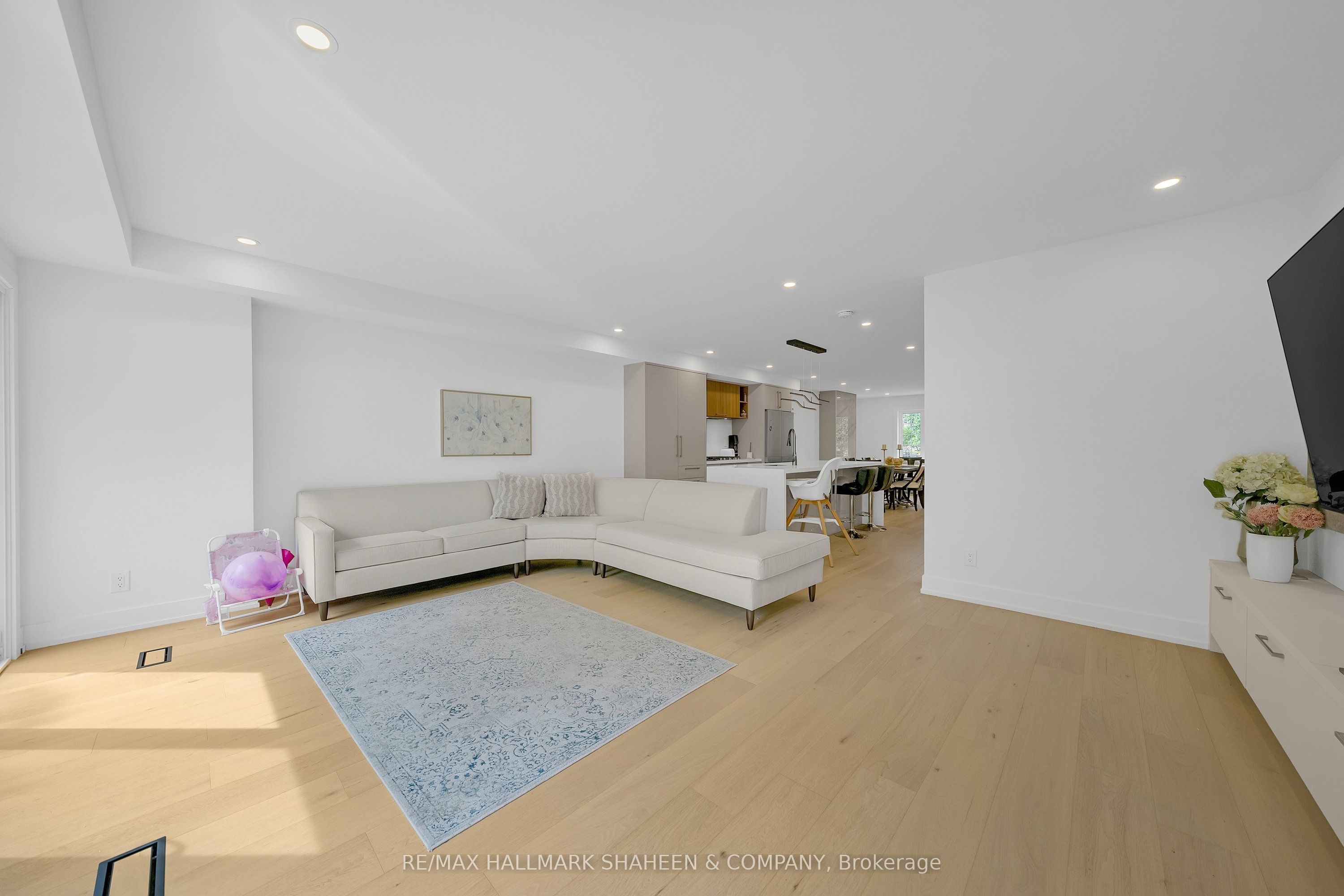 207 Sutherland Drive Property Photo 16