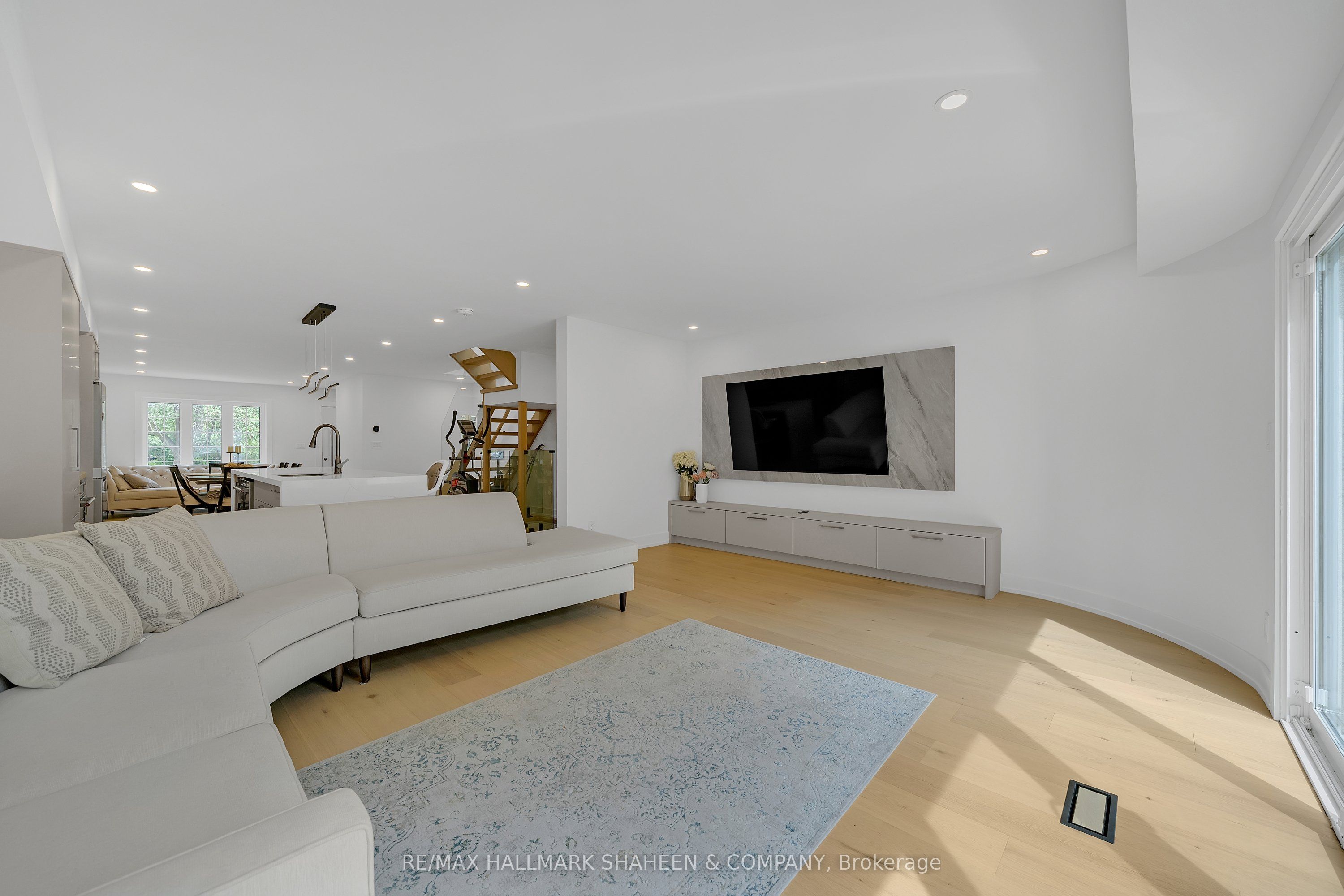 207 Sutherland Drive Property Photo 17