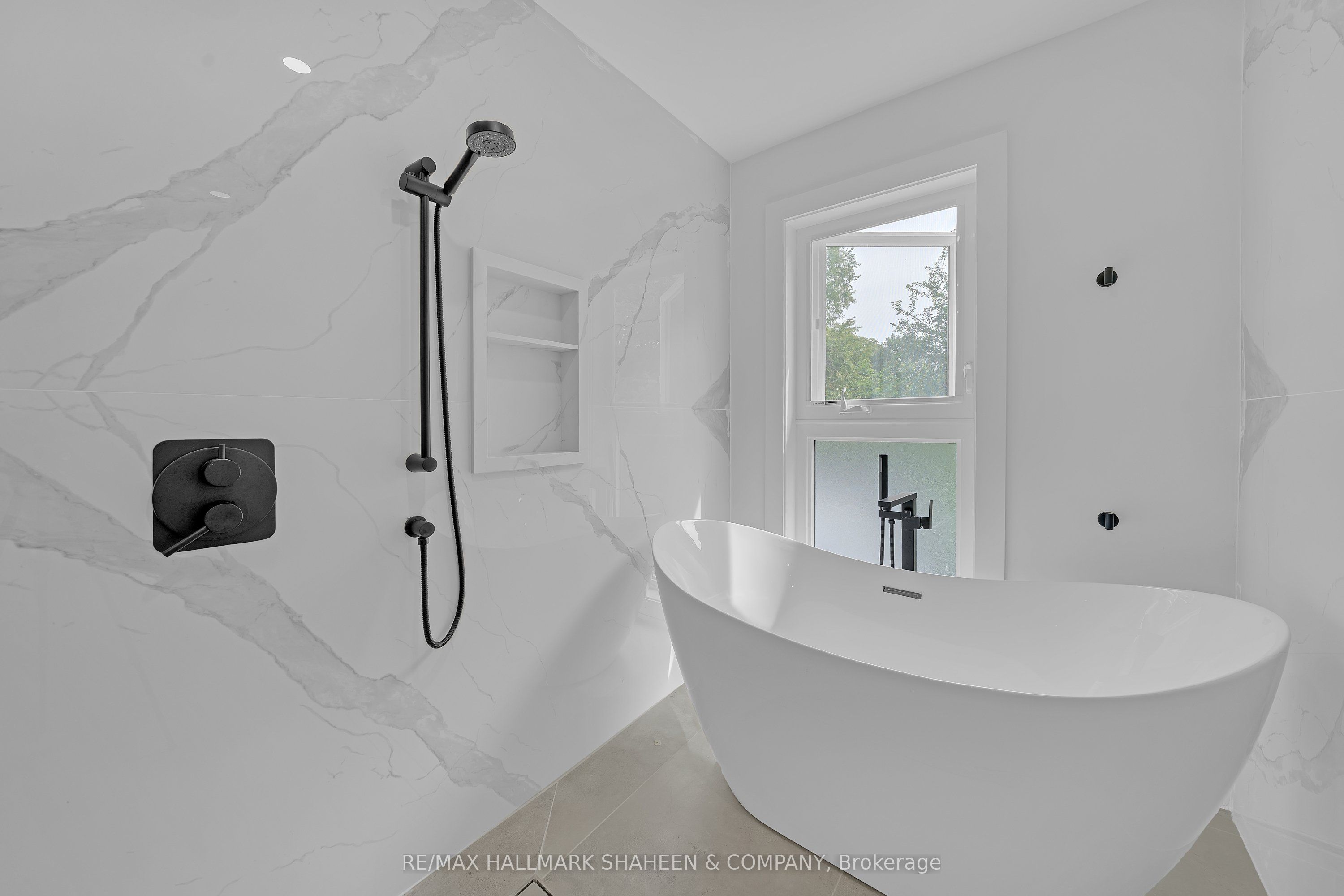 207 Sutherland Drive Property Photo 27