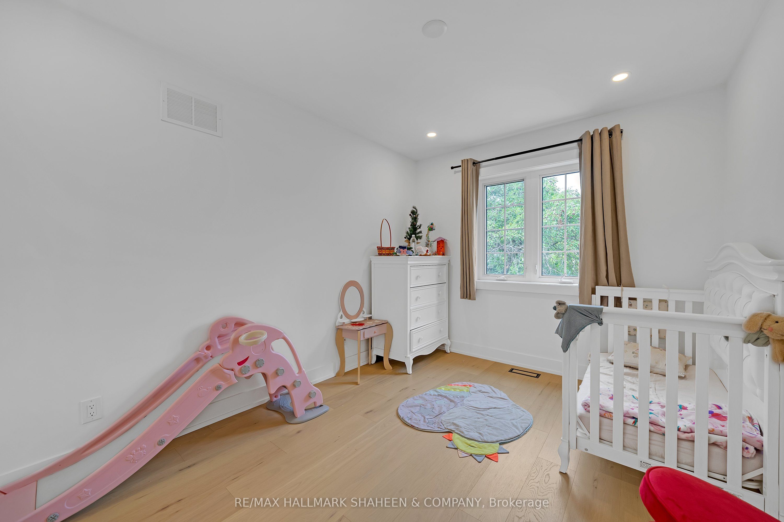 207 Sutherland Drive Property Photo 32