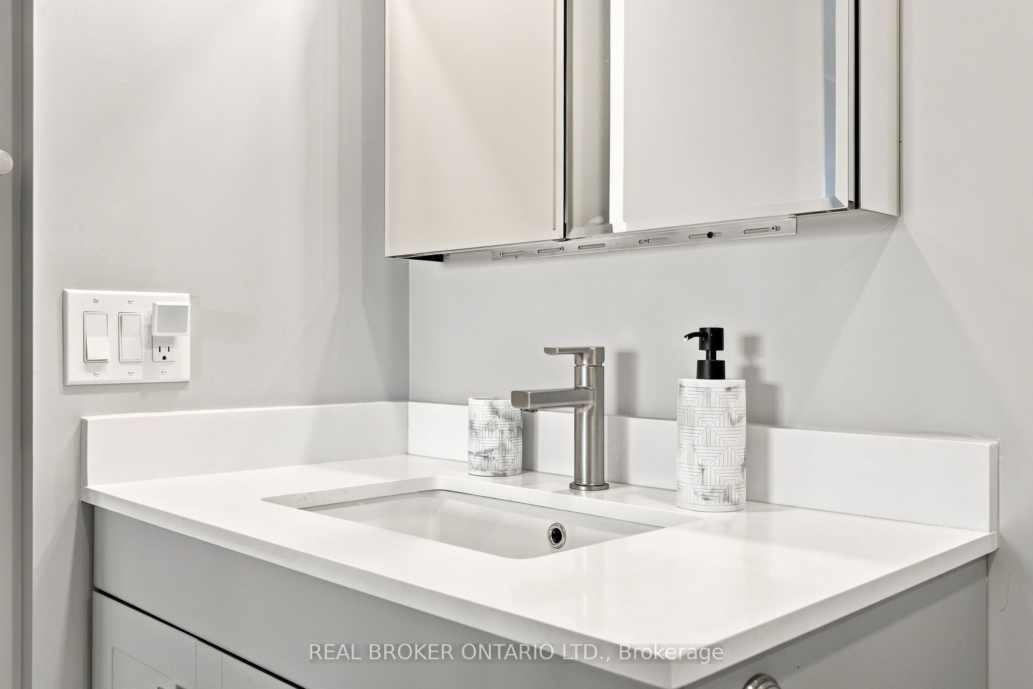 205 Wynford Drive 2207 Property Photo 26