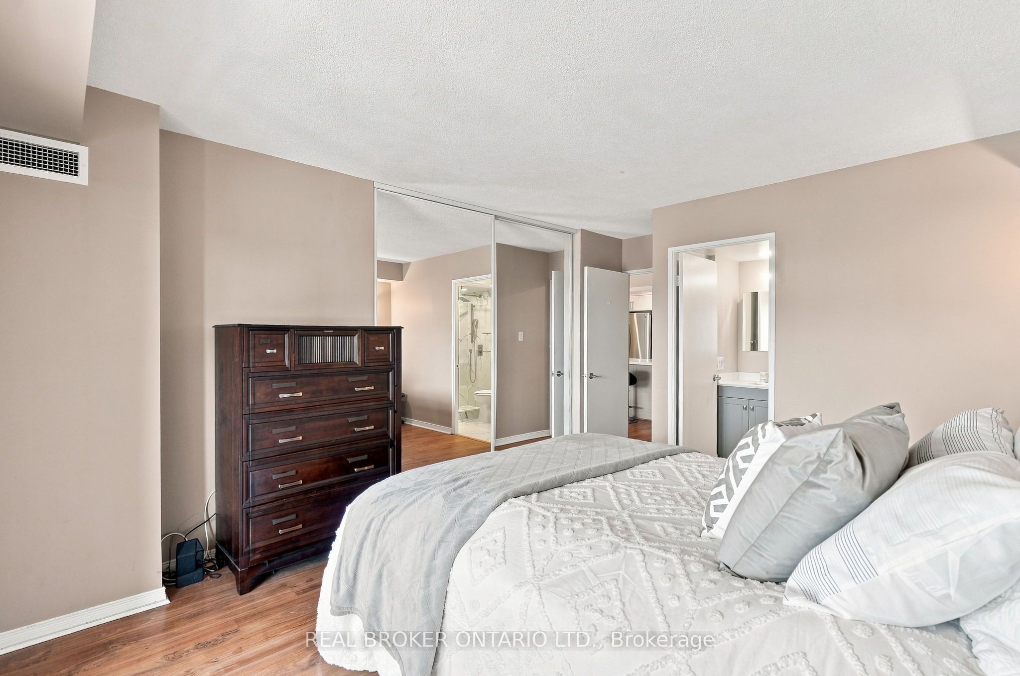 205 Wynford Drive 2207 Property Photo 29