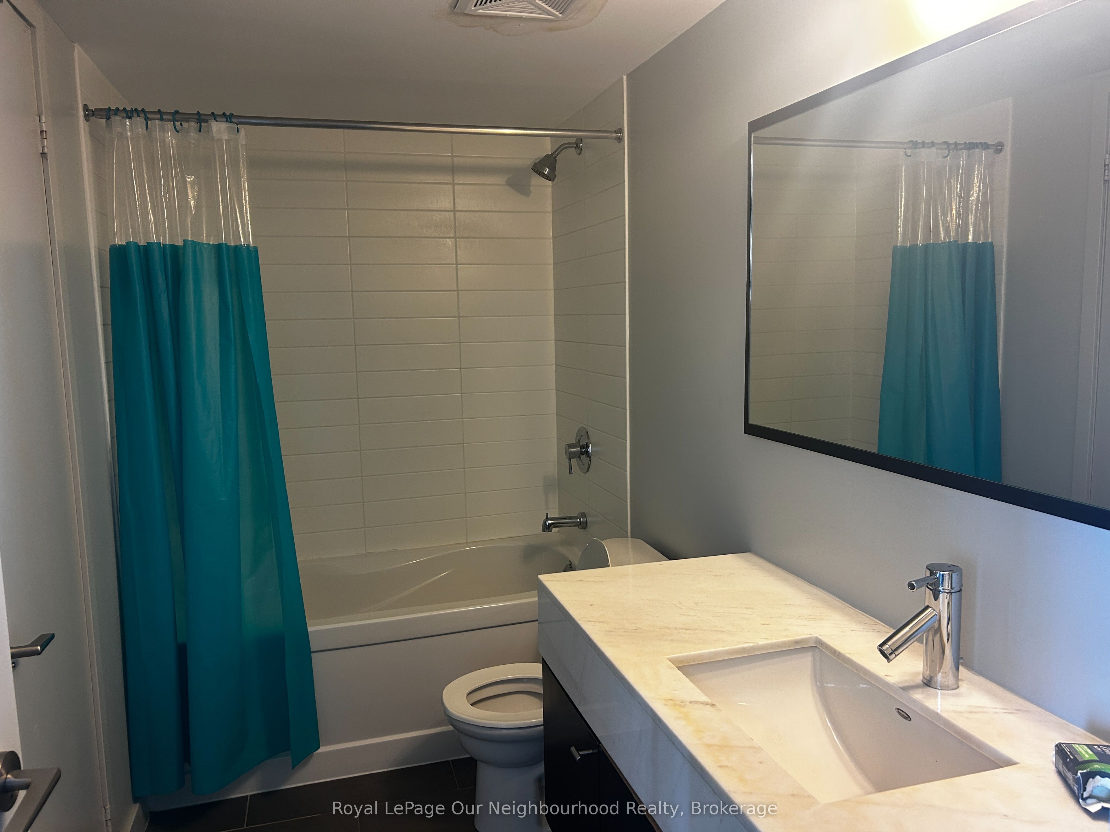 126 Simcoe Street 2106 Property Photo 10