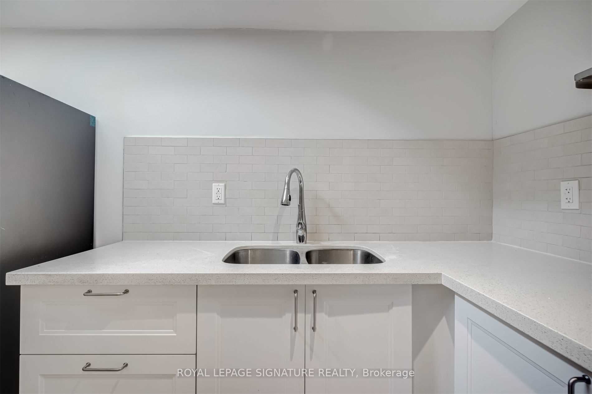 604a Queen Street W Property Photo 6