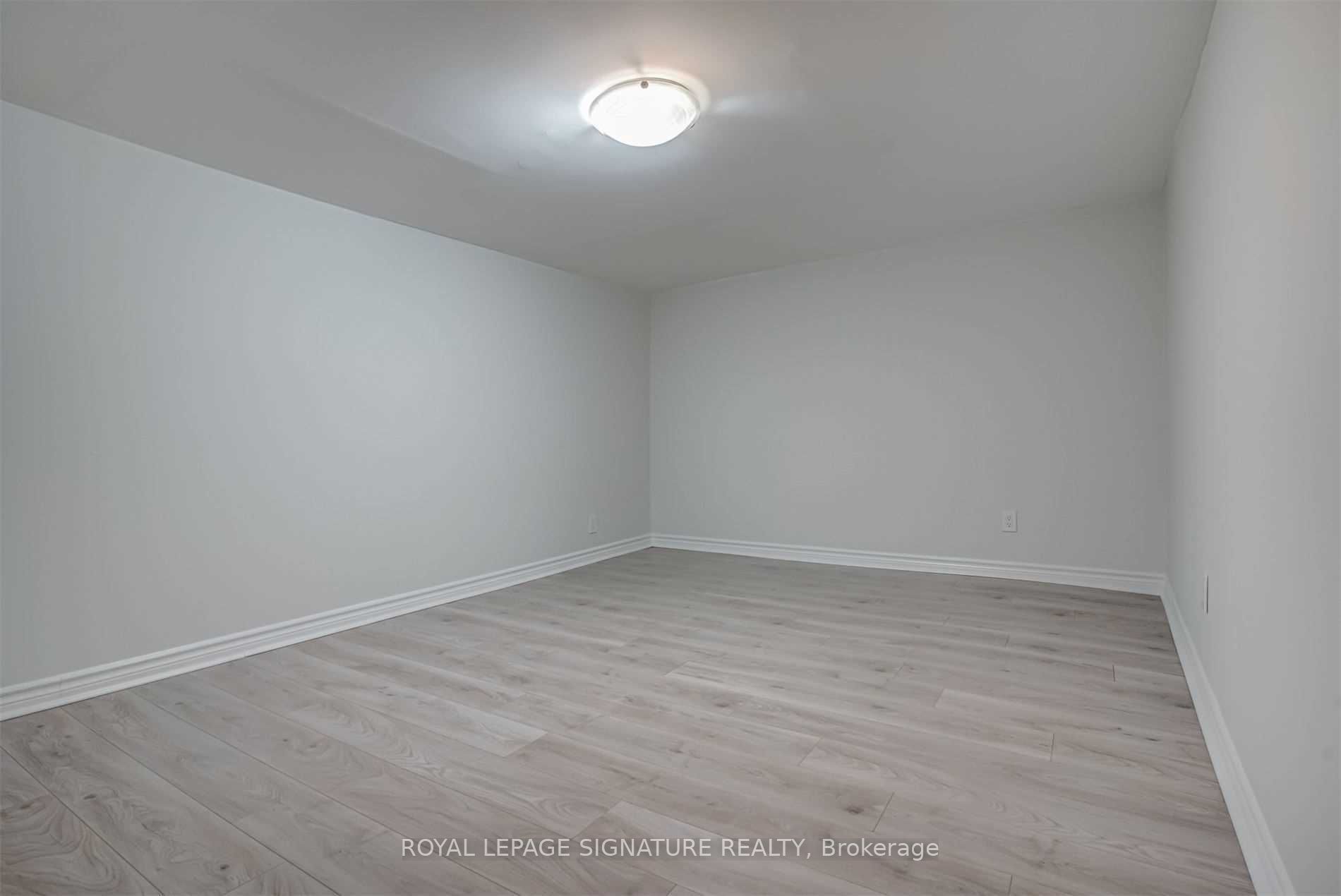 604a Queen Street W Property Photo 11