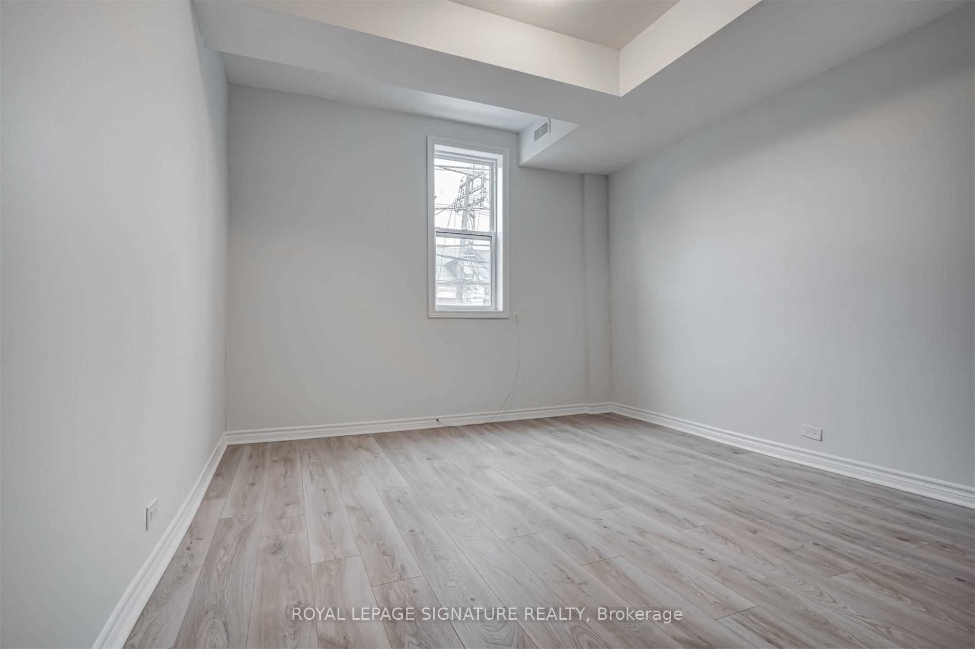 604a Queen Street W Property Photo 19