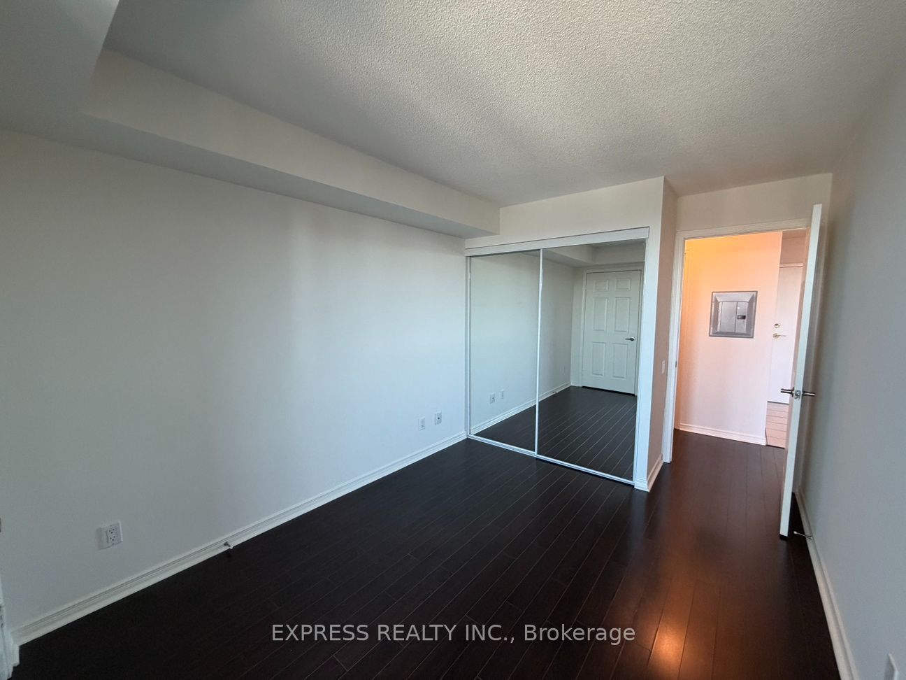 8 Hillcrest Avenue 1602 Property Photo 8