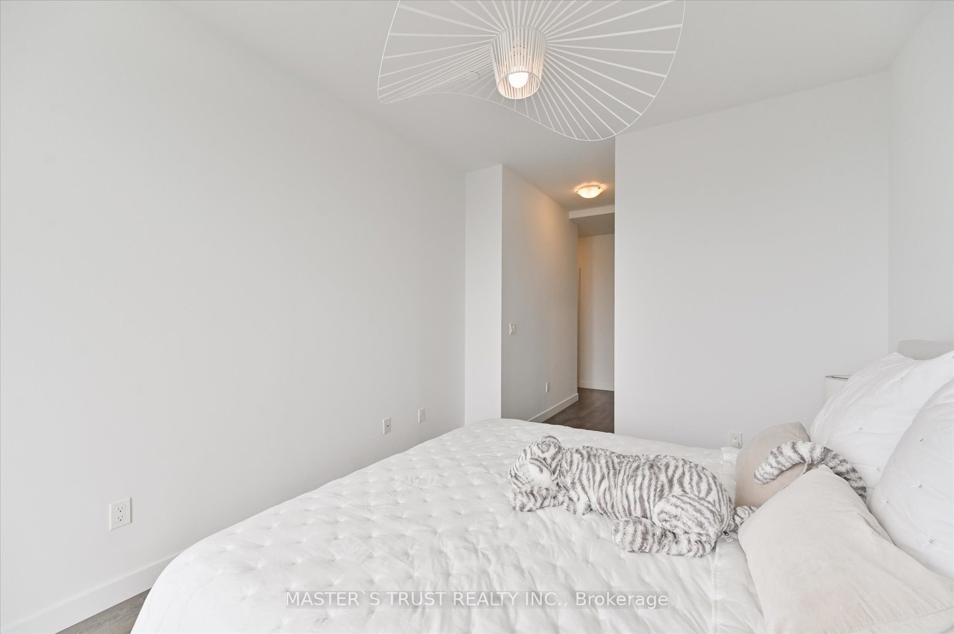 8 Eglinton Avenue E Ph 5801 Property Photo 19