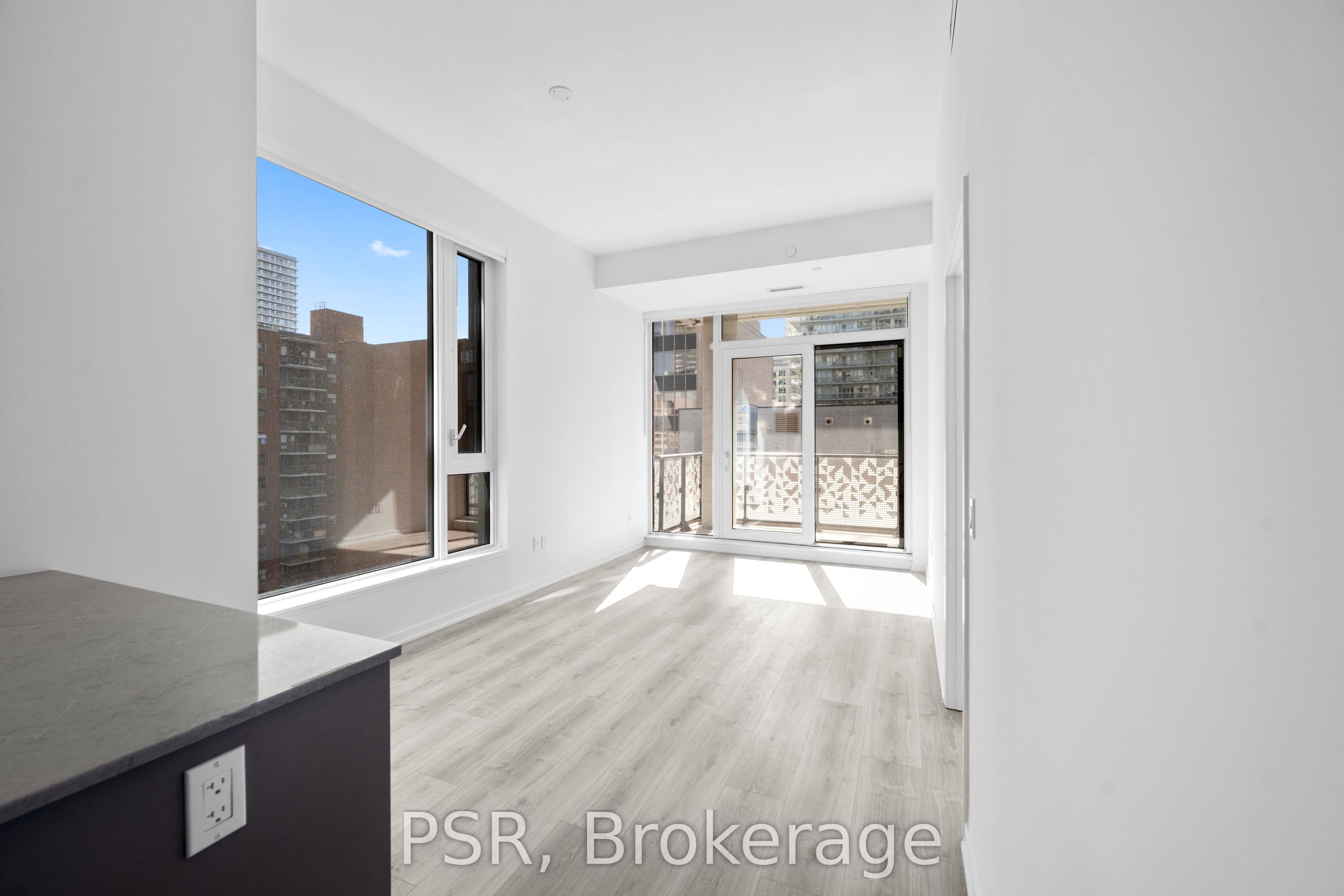 101 Roehampton Avenue 708 Property Photo 2