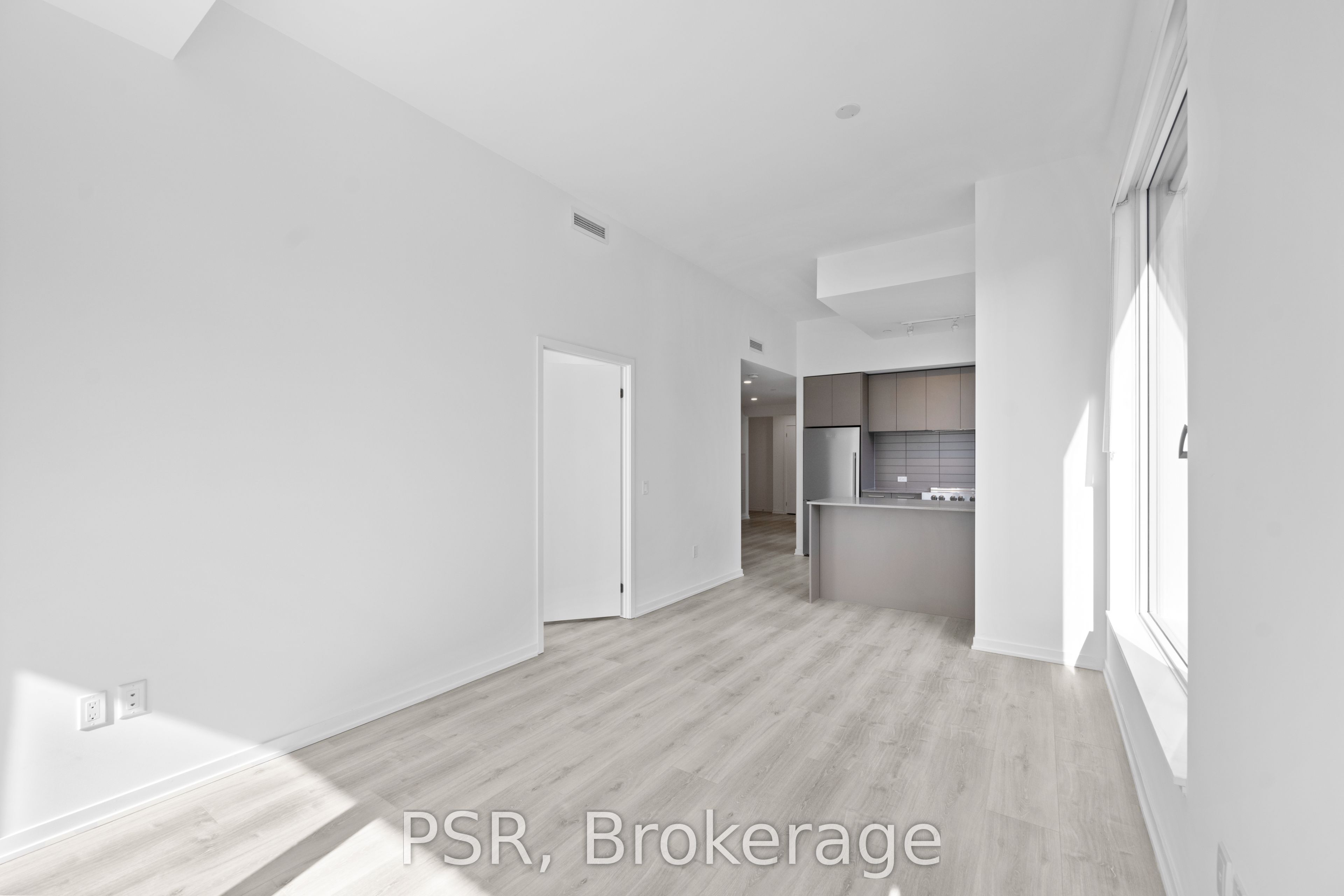 101 Roehampton Avenue 708 Property Photo 4