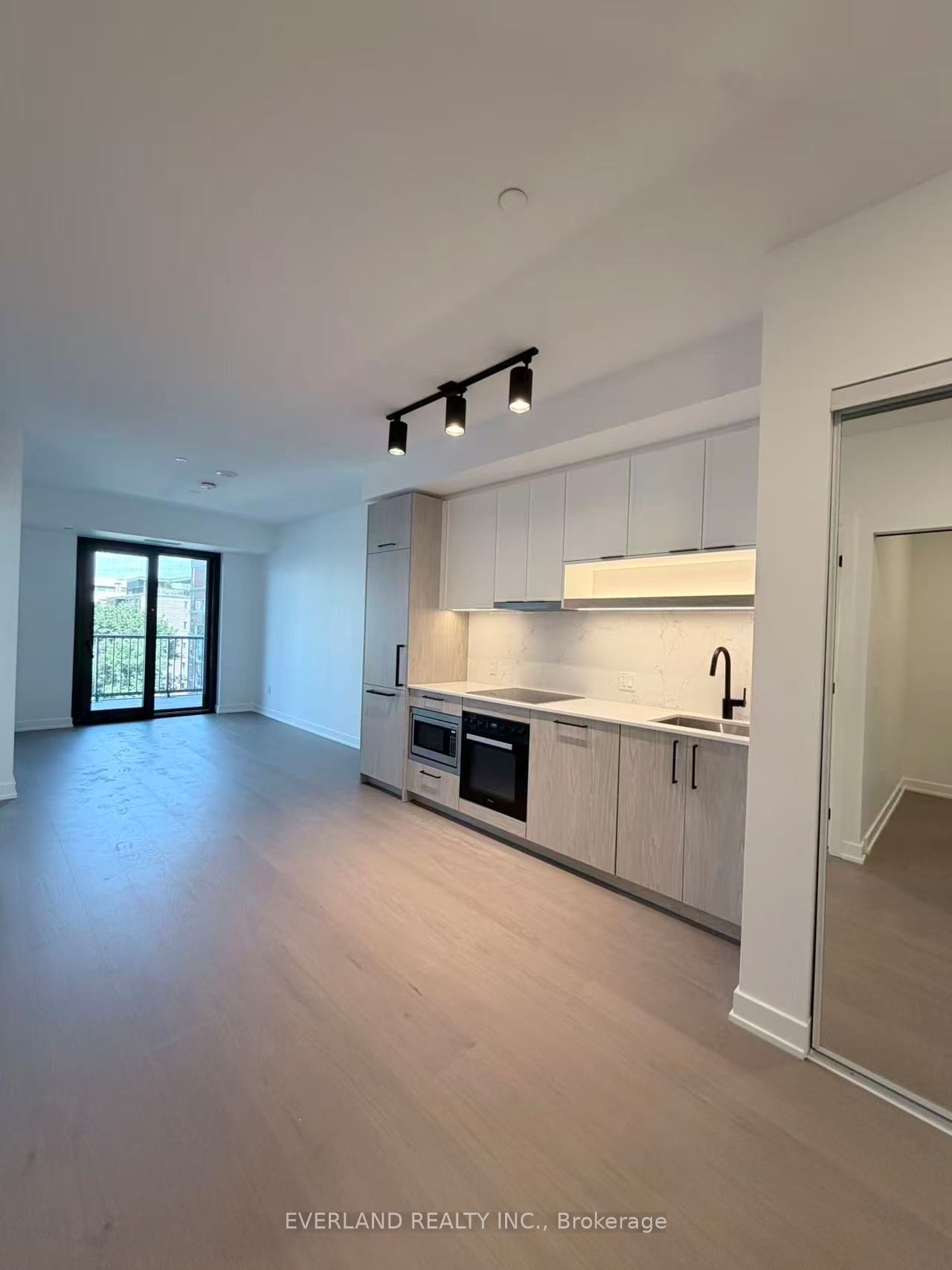 91 Montclair Avenue 717 Property Photo 4