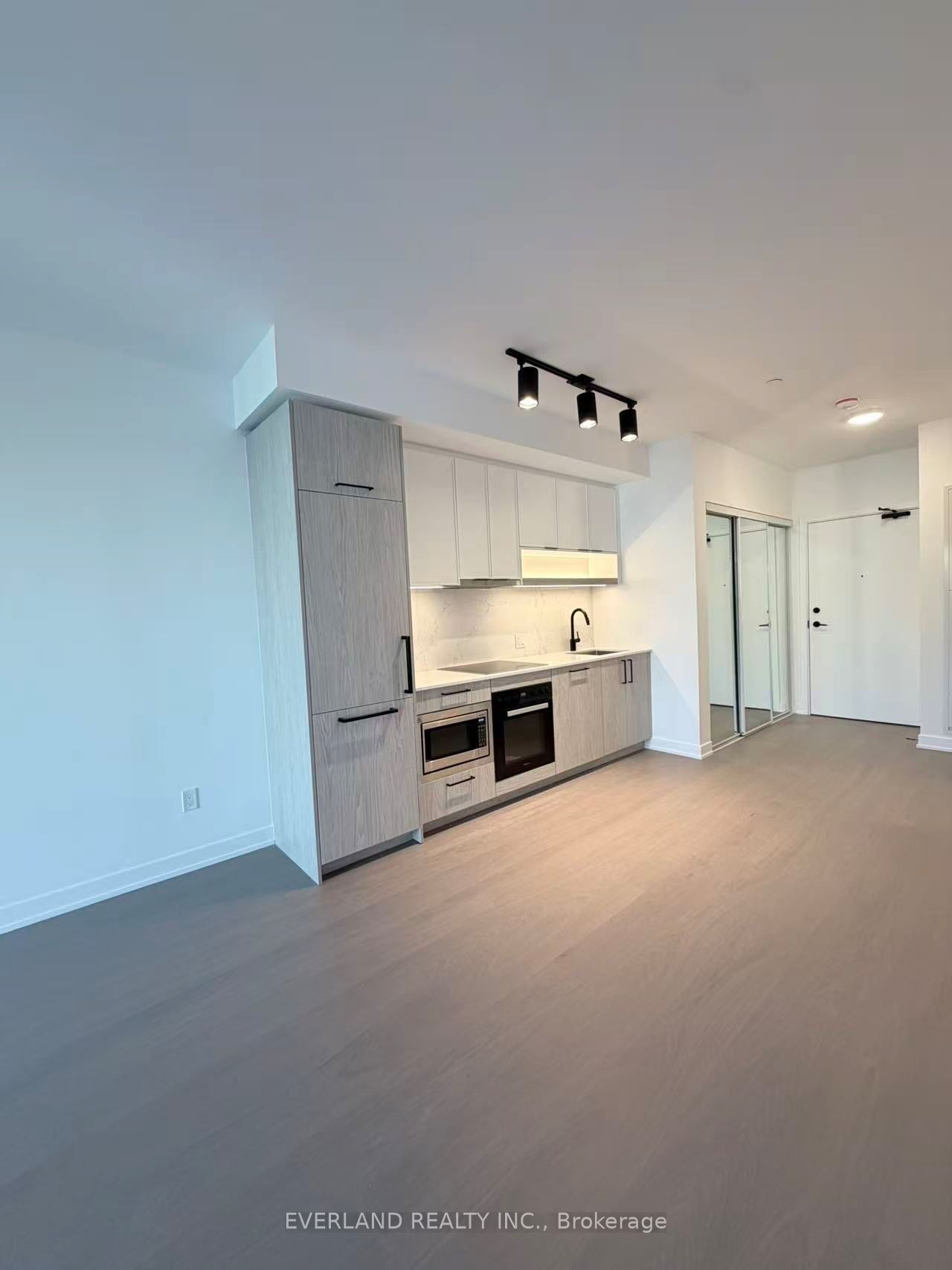 91 Montclair Avenue 717 Property Photo 5