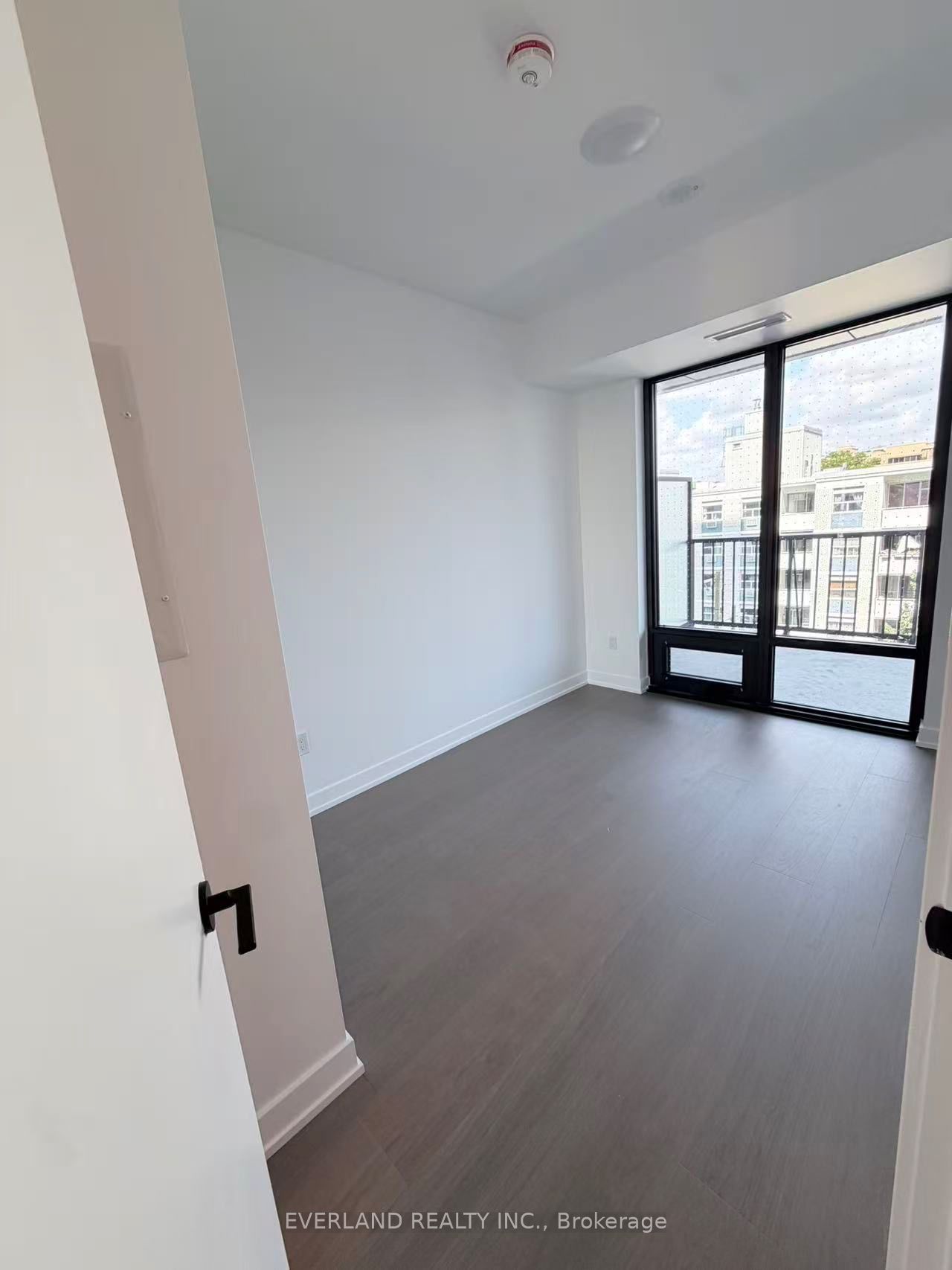 91 Montclair Avenue 717 Property Photo 7