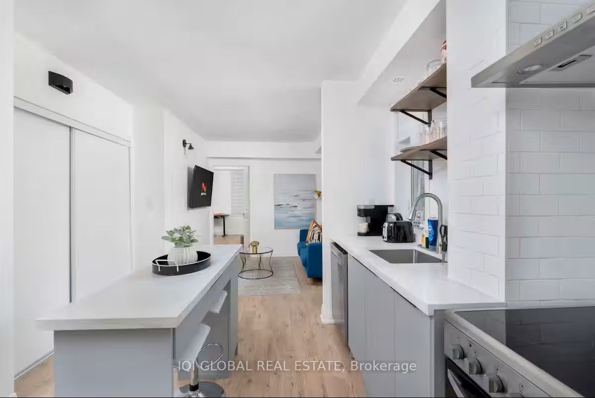 525 Ossington Avenue 2nd Floor Property Photo 6