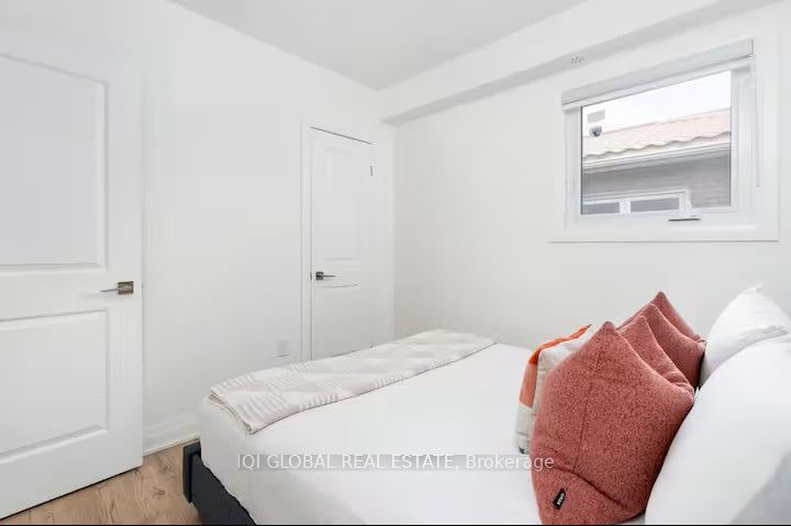 525 Ossington Avenue 2nd Floor Property Photo 8