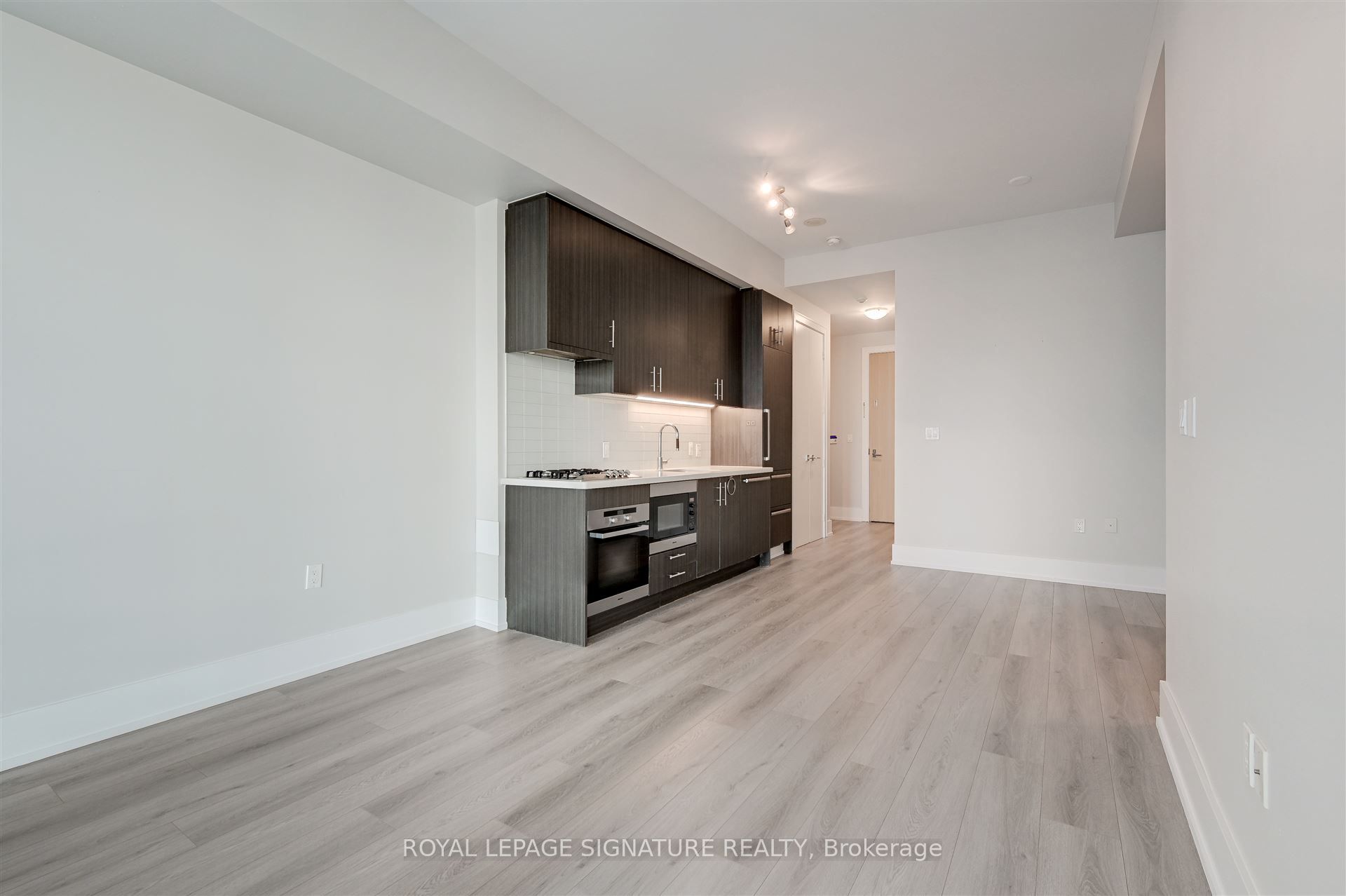 29 Queens Quay E 424 Property Photo 2