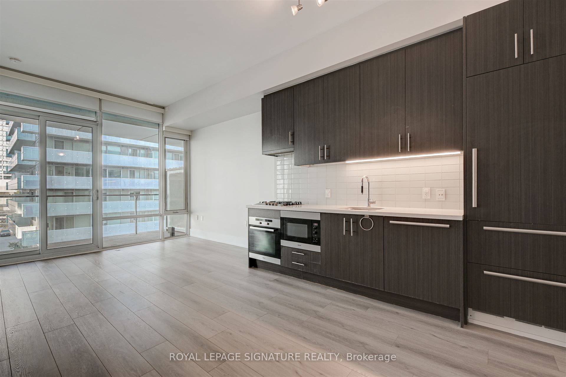 29 Queens Quay E 424 Property Photo 3