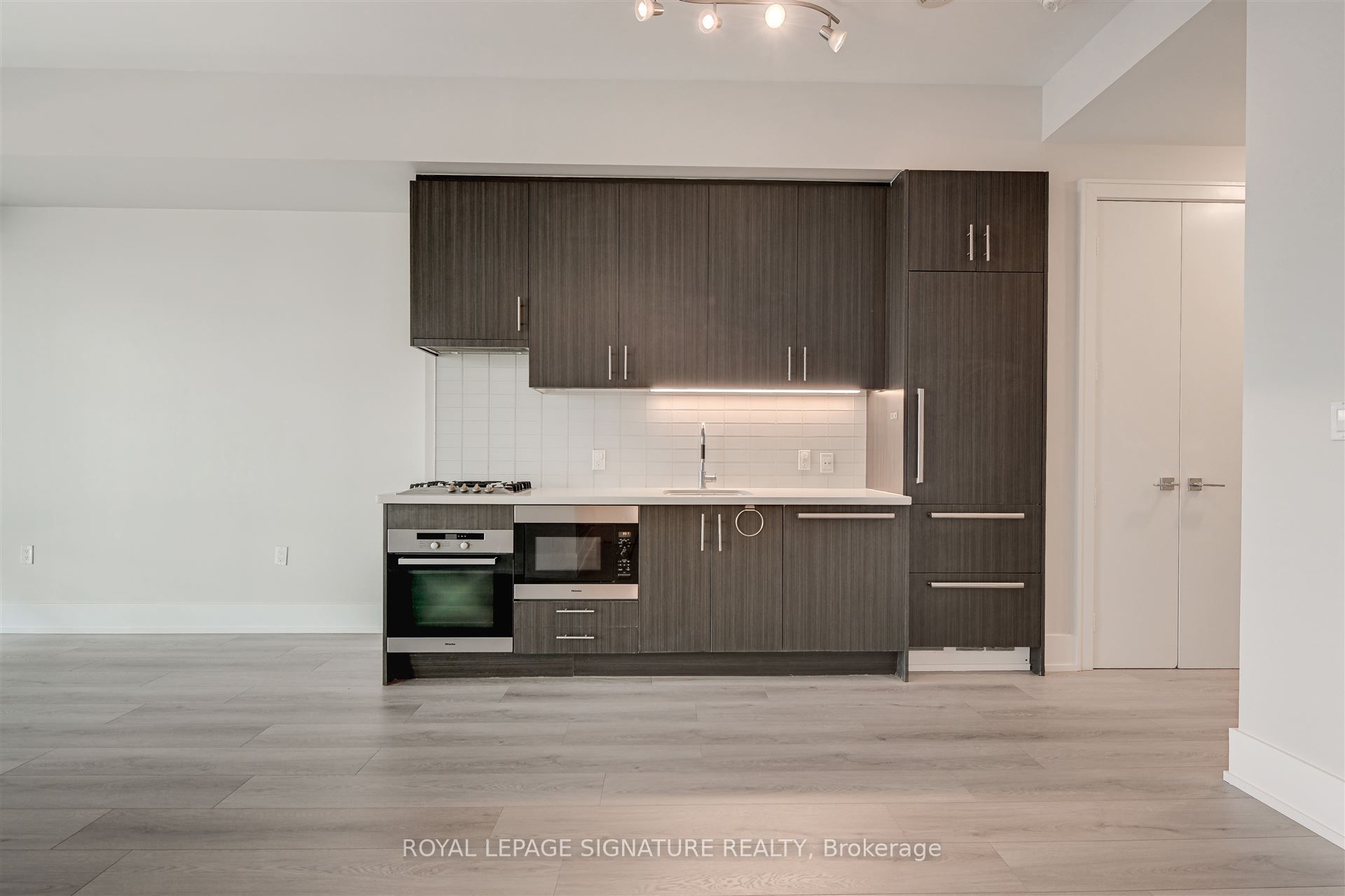 29 Queens Quay E 424 Property Photo 4