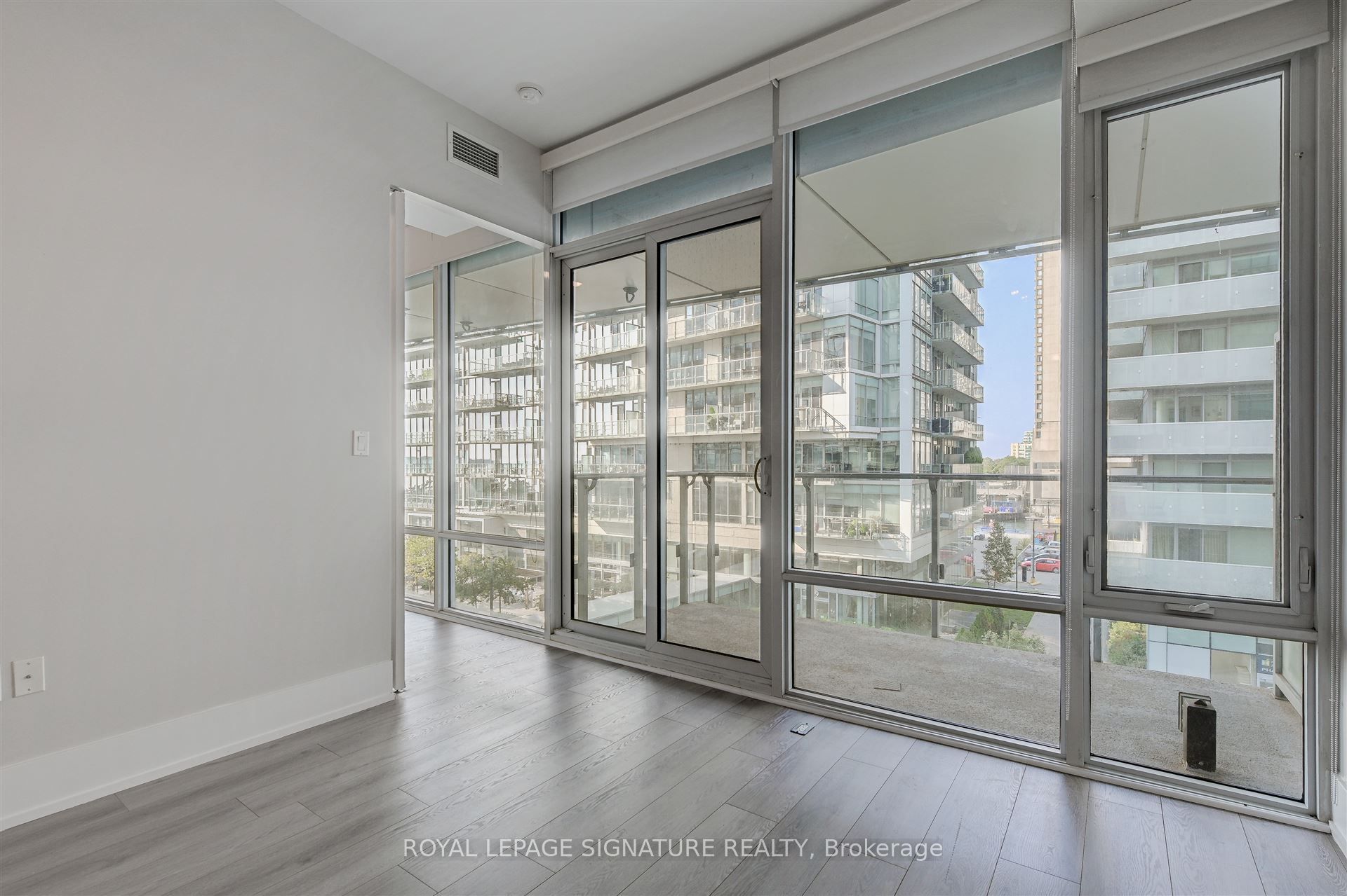29 Queens Quay E 424 Property Photo 8