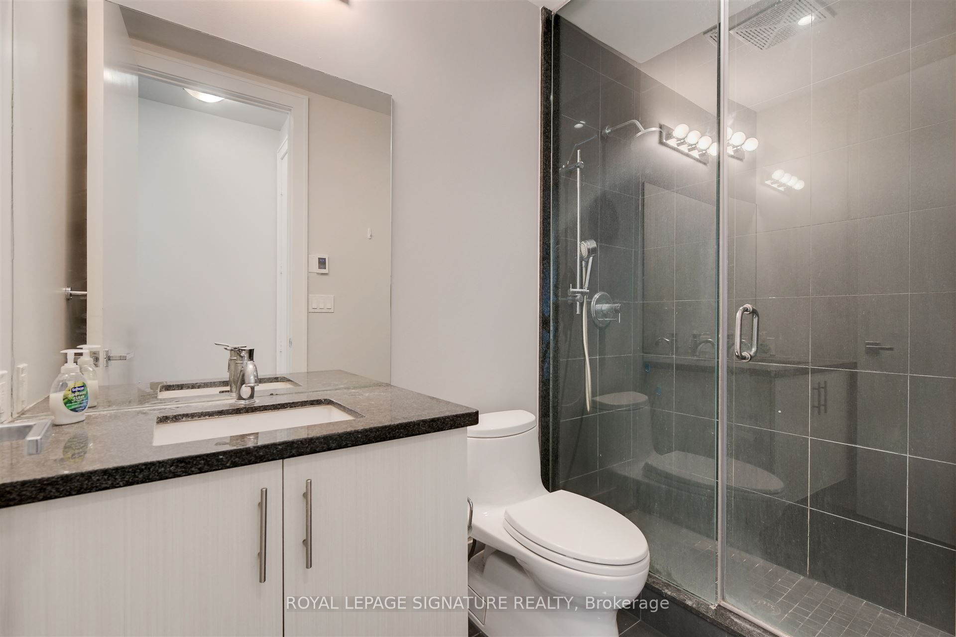 29 Queens Quay E 424 Property Photo 12