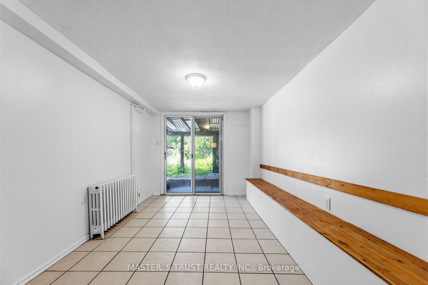 140 Davisville Avenue Property Photo 6