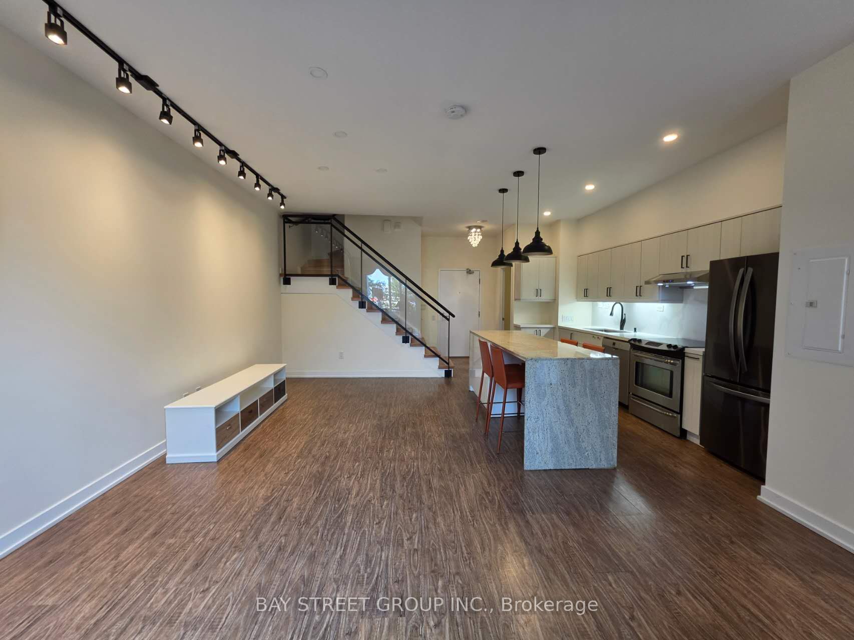 29 Singer Court Th 3 Property Photo 4