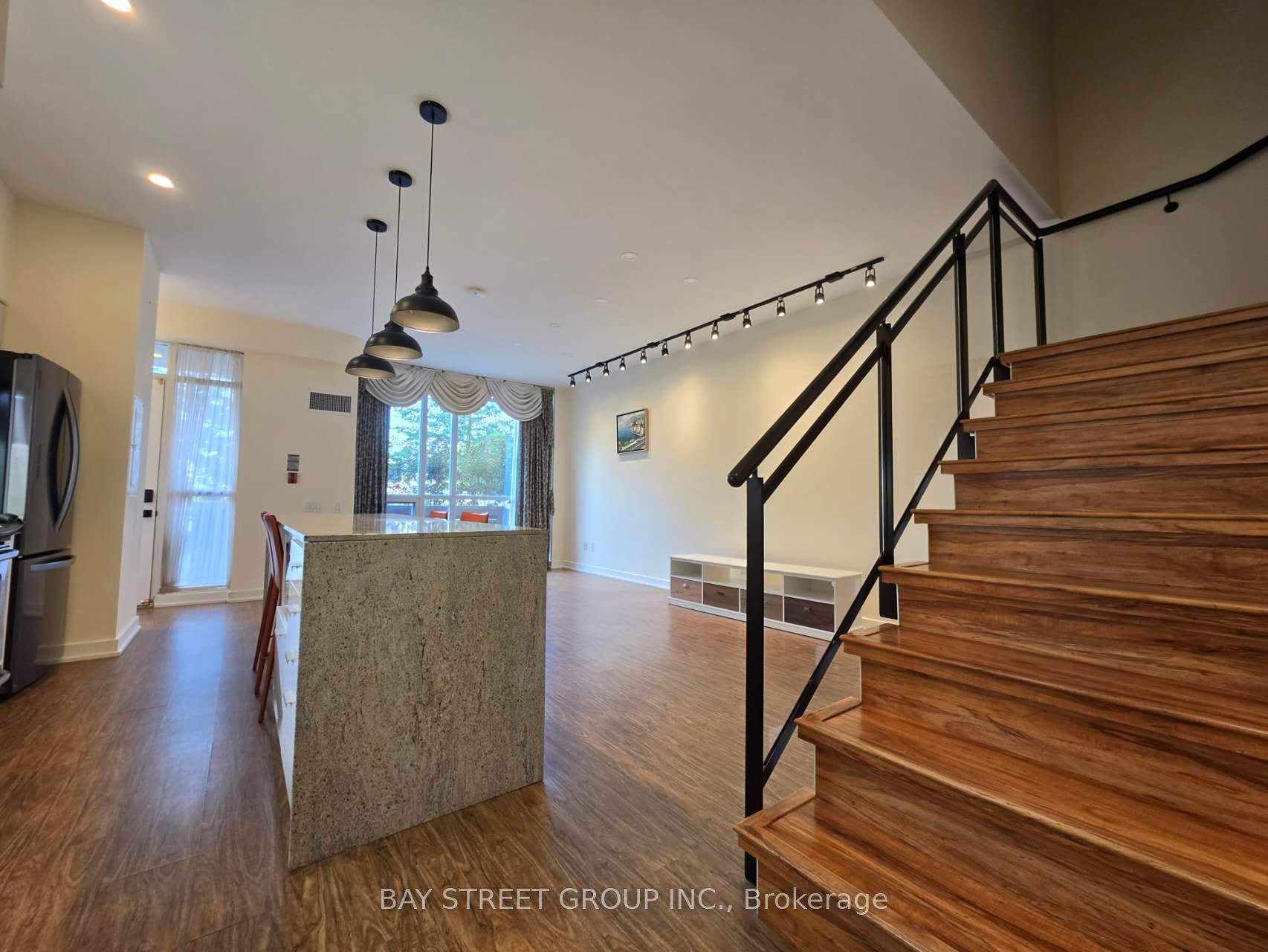 29 Singer Court Th 3 Property Photo 6