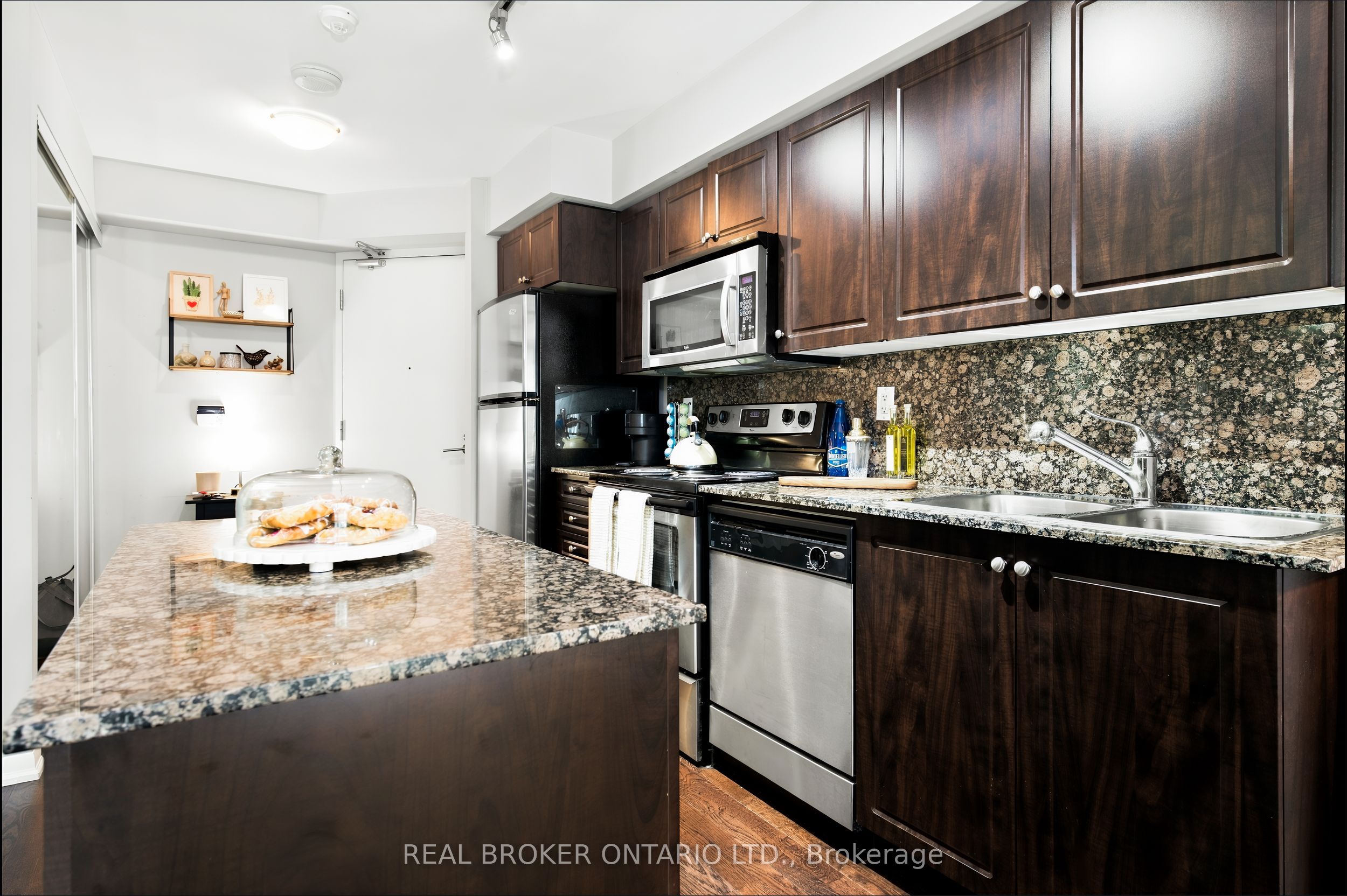 215 Fort York Boulevard 1312 Property Photo 14