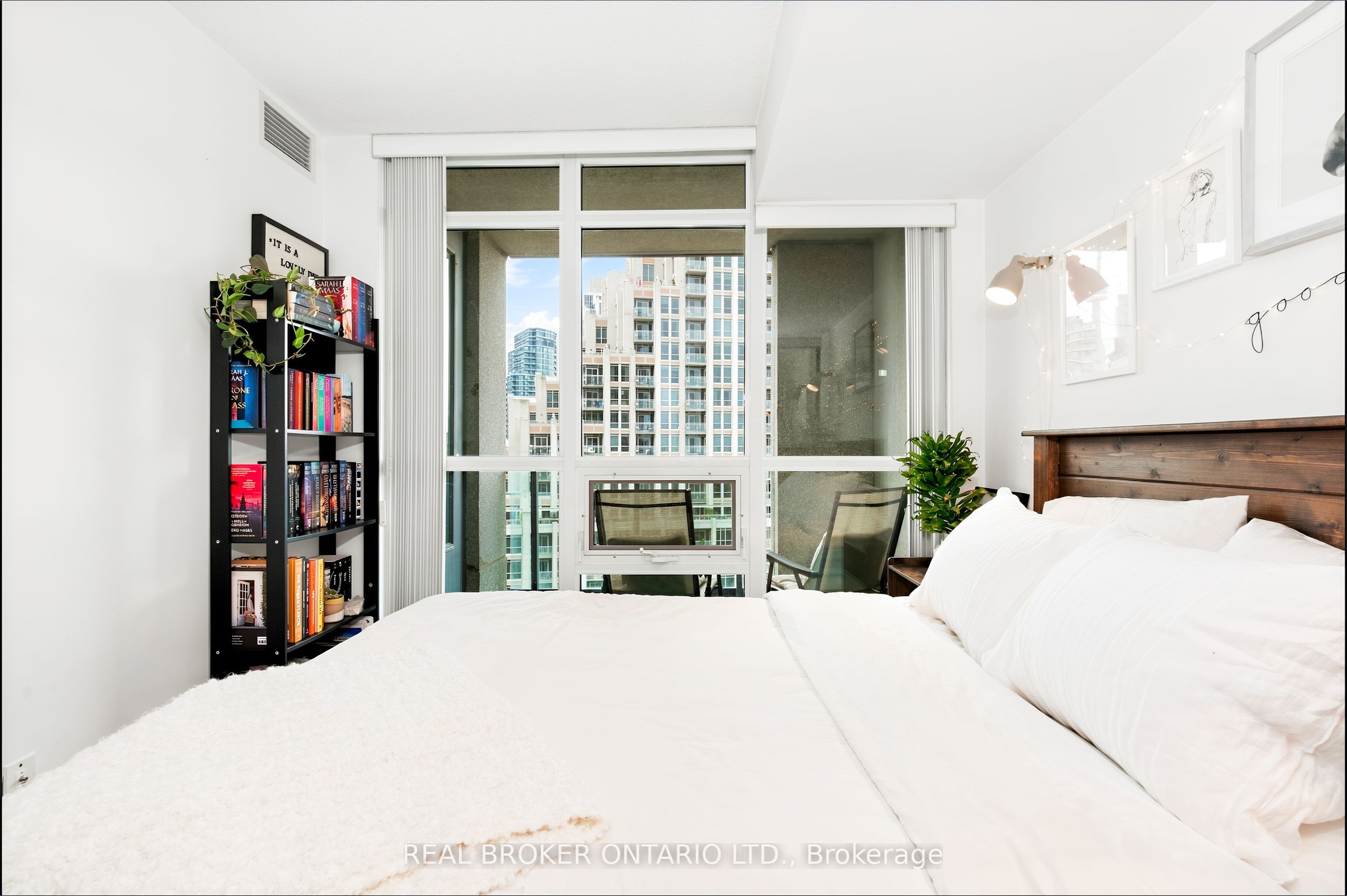 215 Fort York Boulevard 1312 Property Photo 21