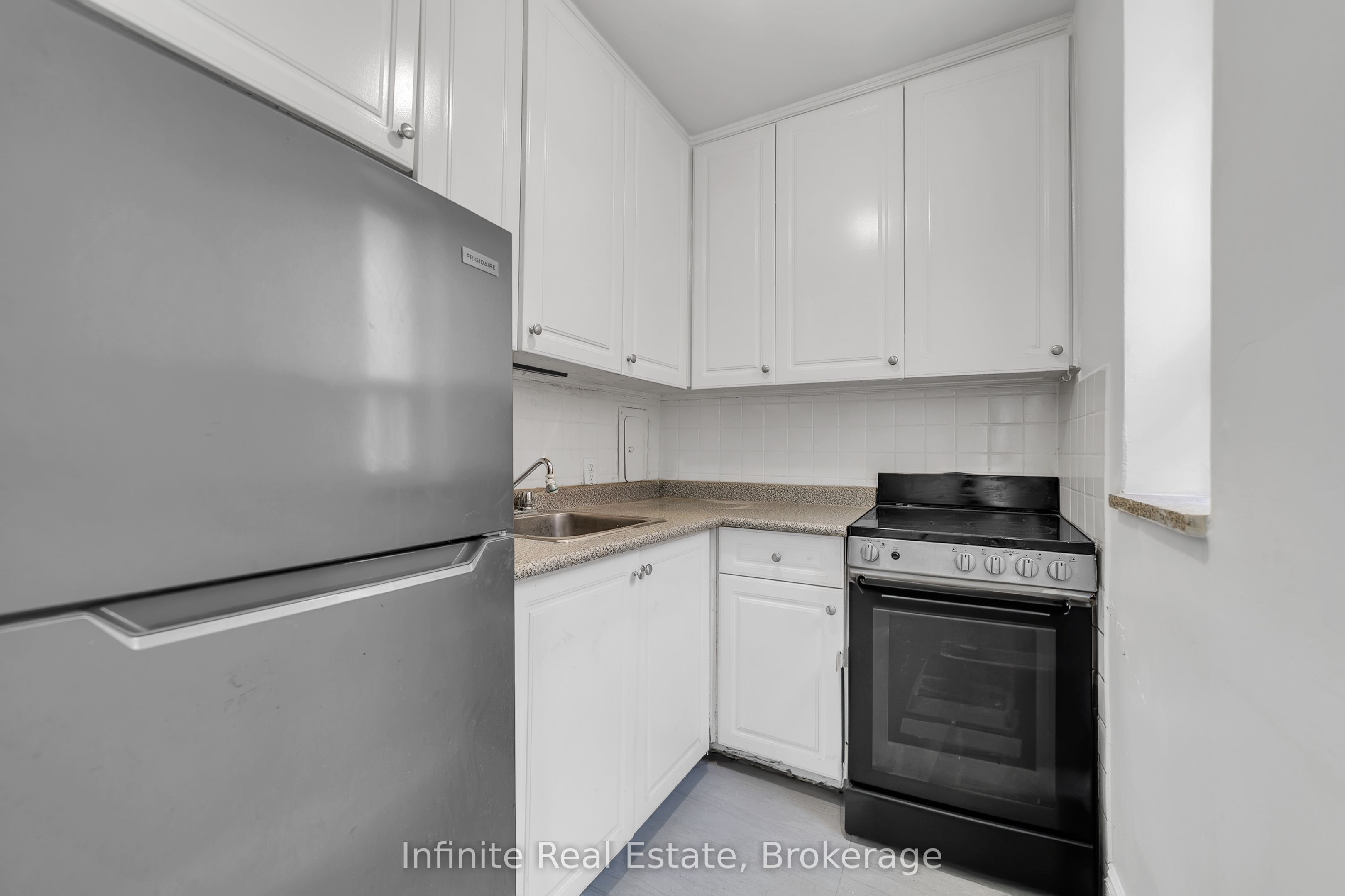 896 Eglinton Avenue E 111 Property Photo 3