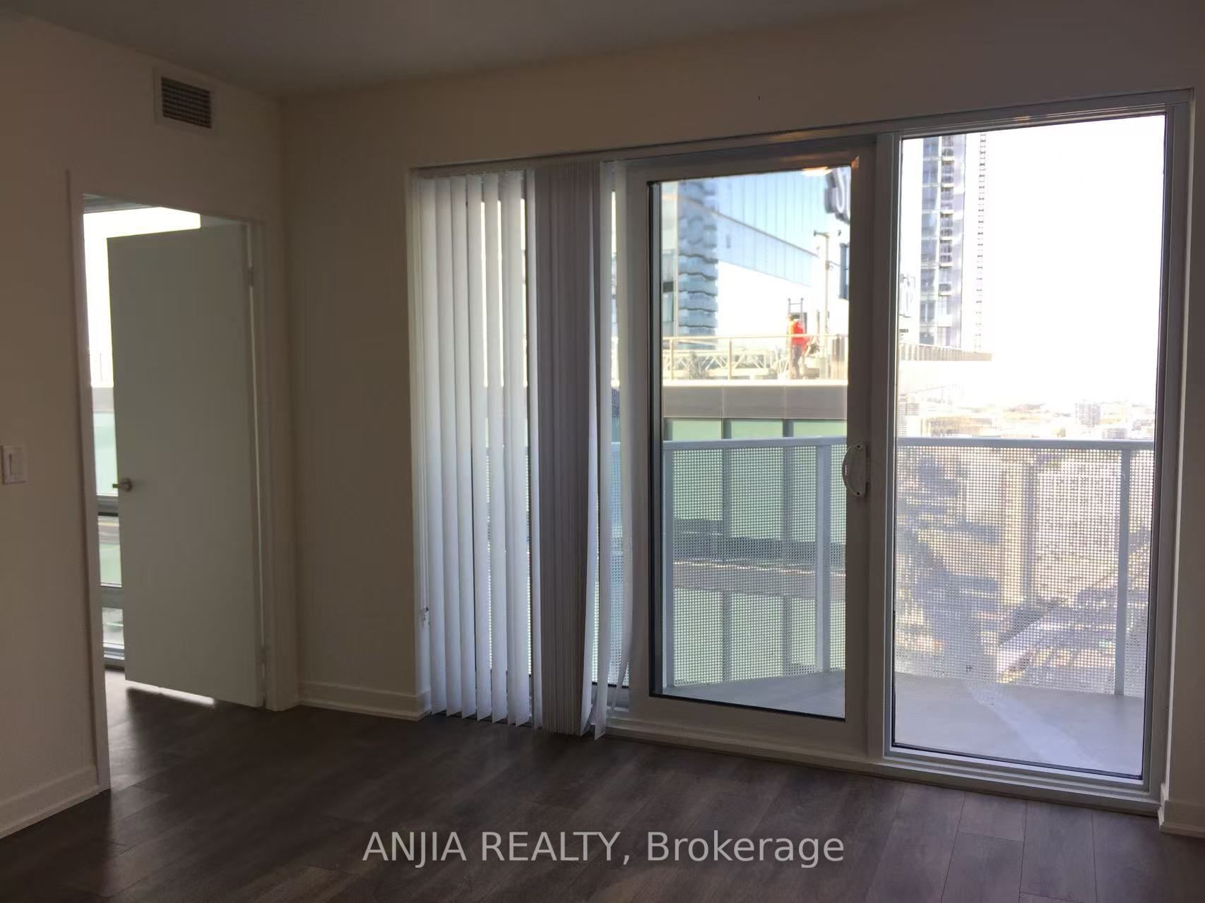 100 Harbour Street E 4701 Property Photo 4