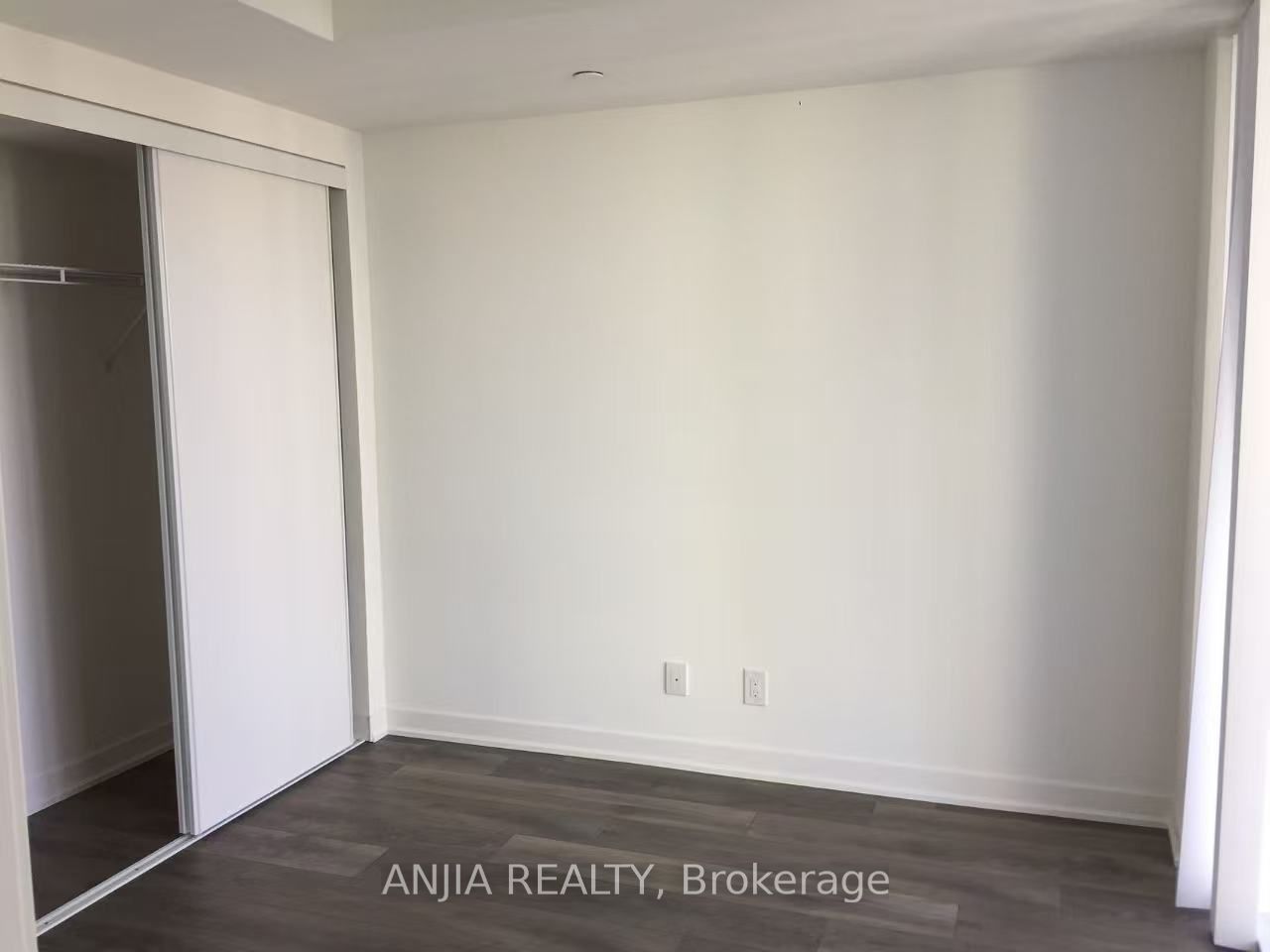 100 Harbour Street E 4701 Property Photo 5
