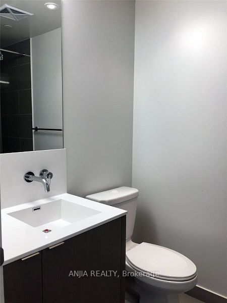 100 Harbour Street E 4701 Property Photo 6