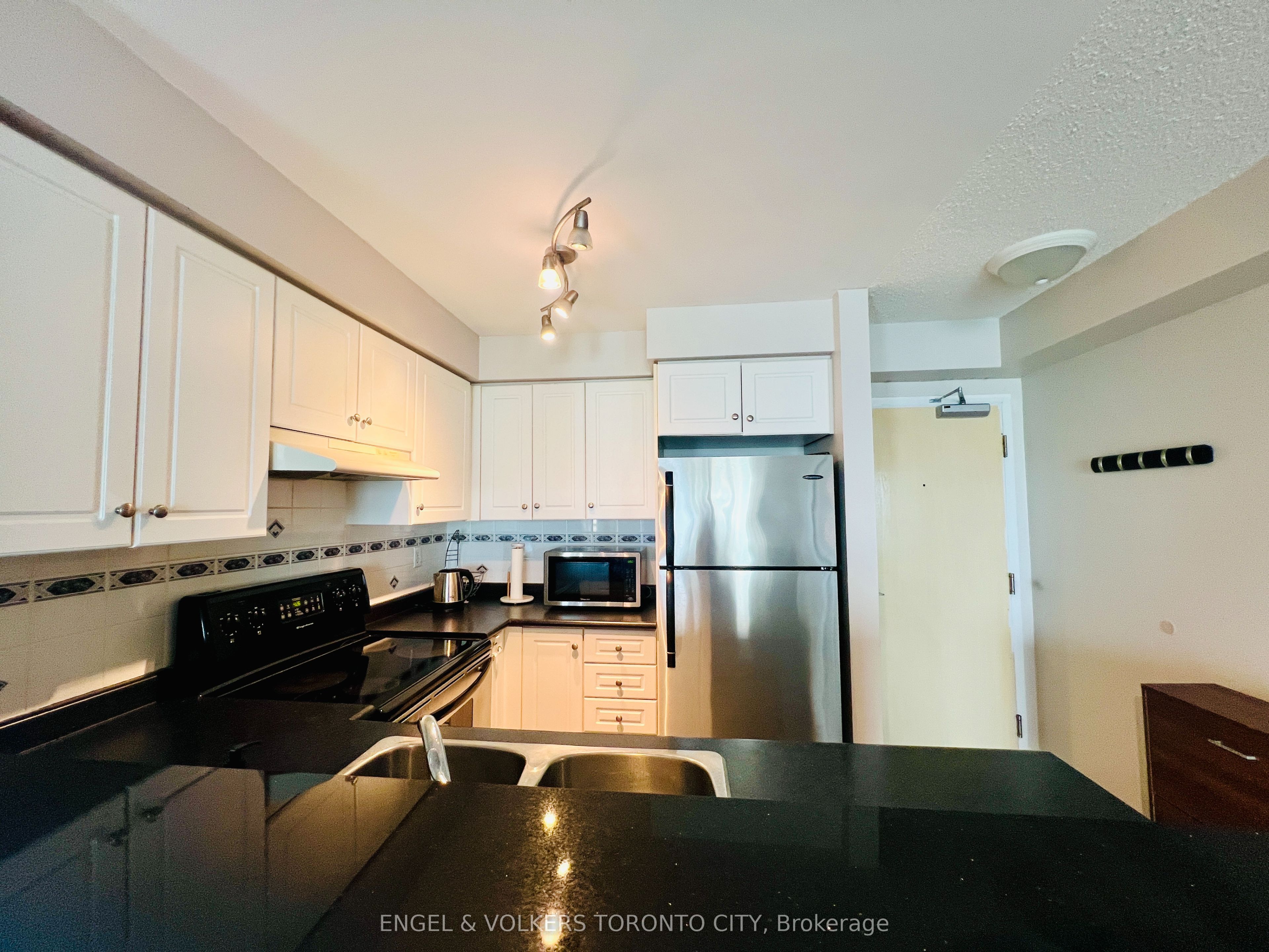 7 Lorraine Drive 2215 Property Photo 13