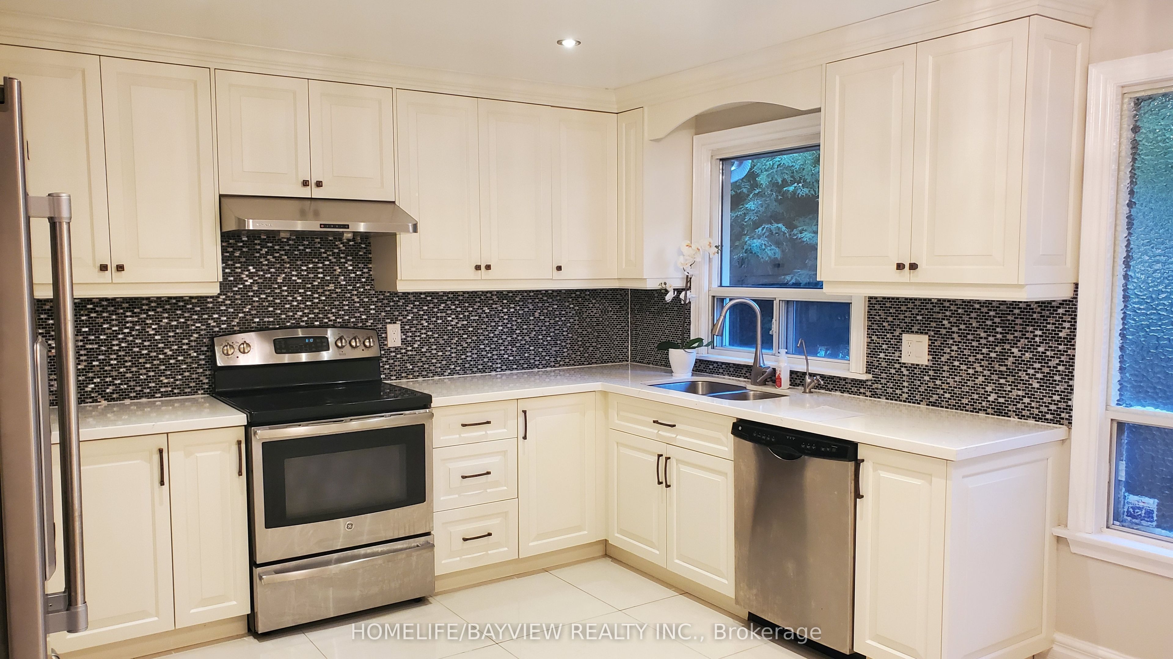 6 Restwell Crescent Property Photo 8