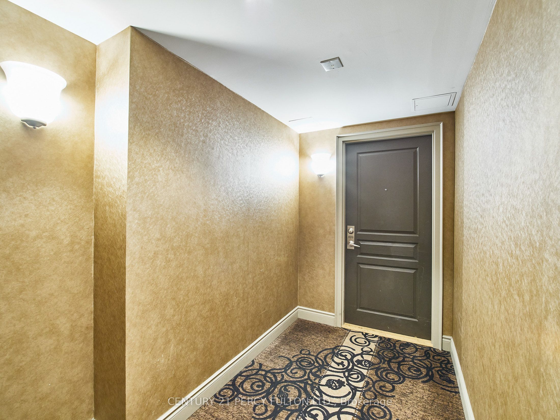 140 Simcoe Street 809 Property Photo 2