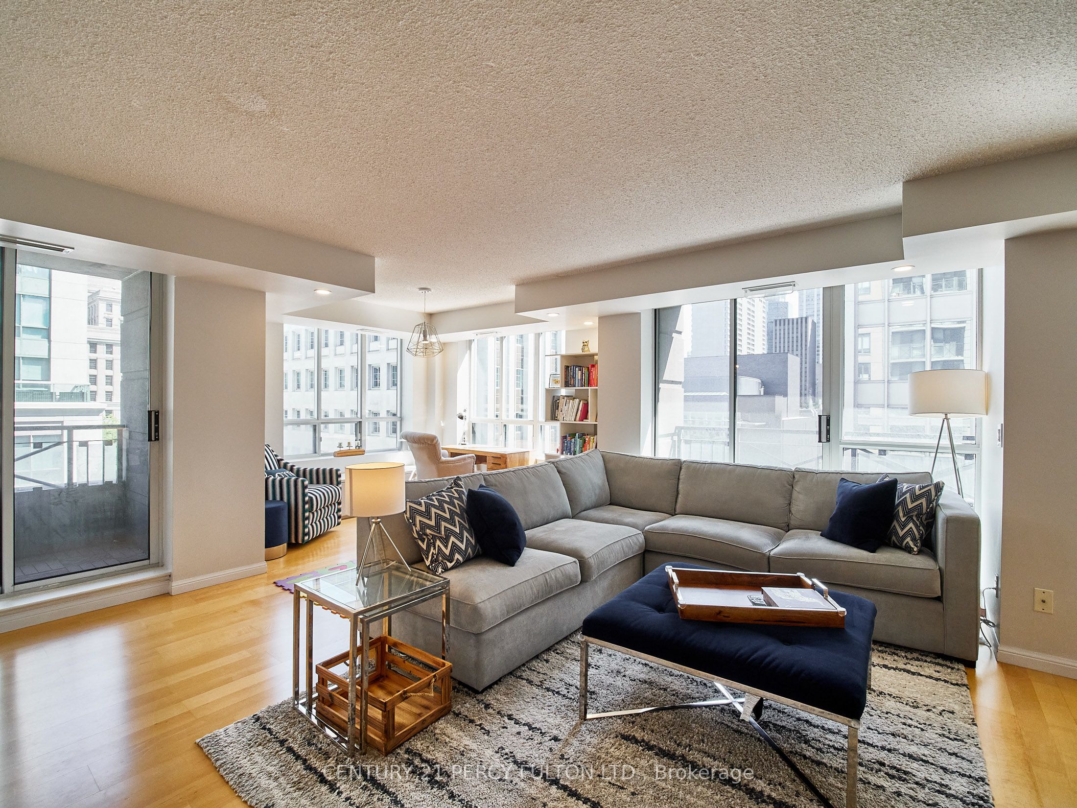 140 Simcoe Street 809 Property Photo 7