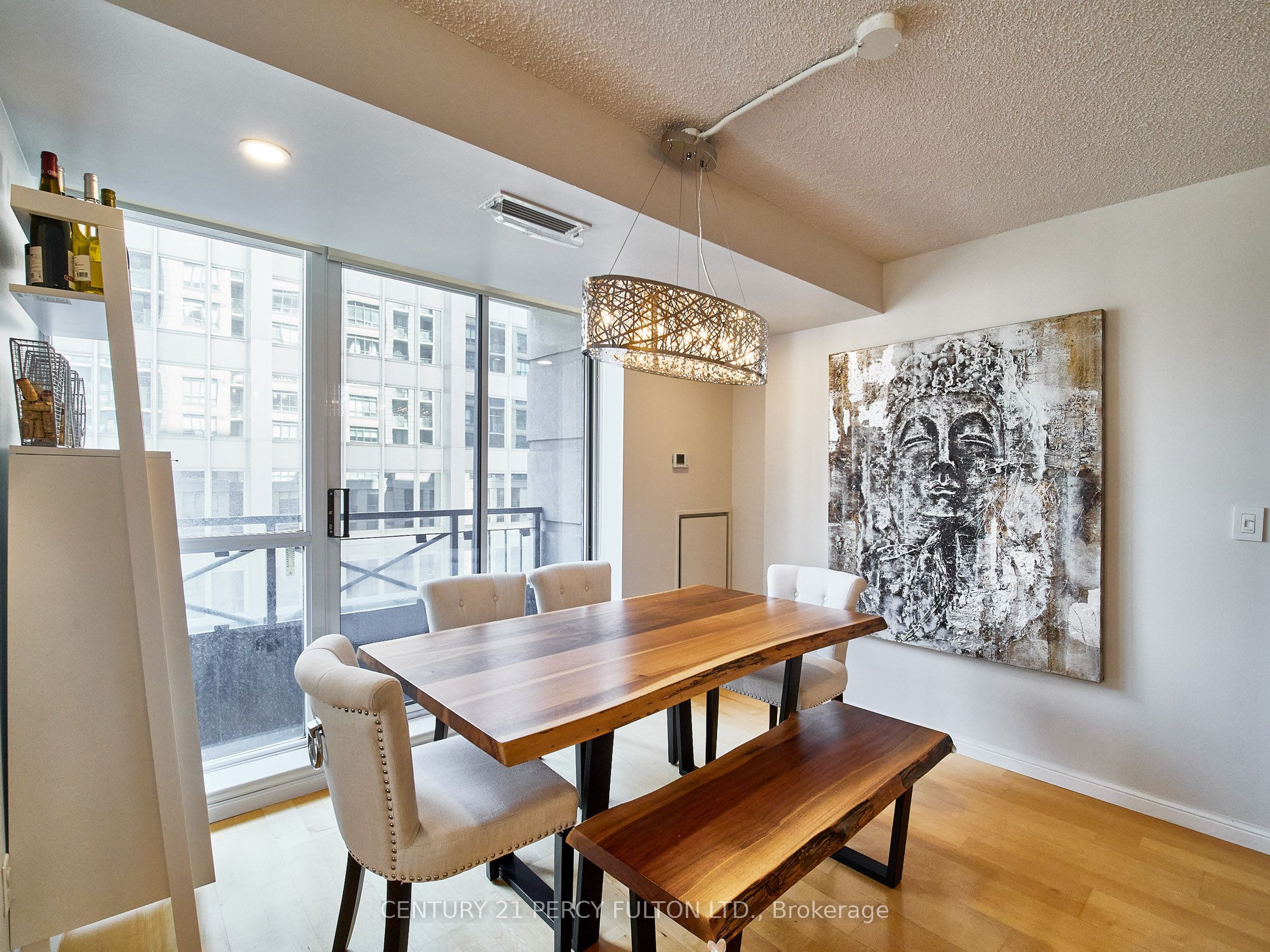 140 Simcoe Street 809 Property Photo 9