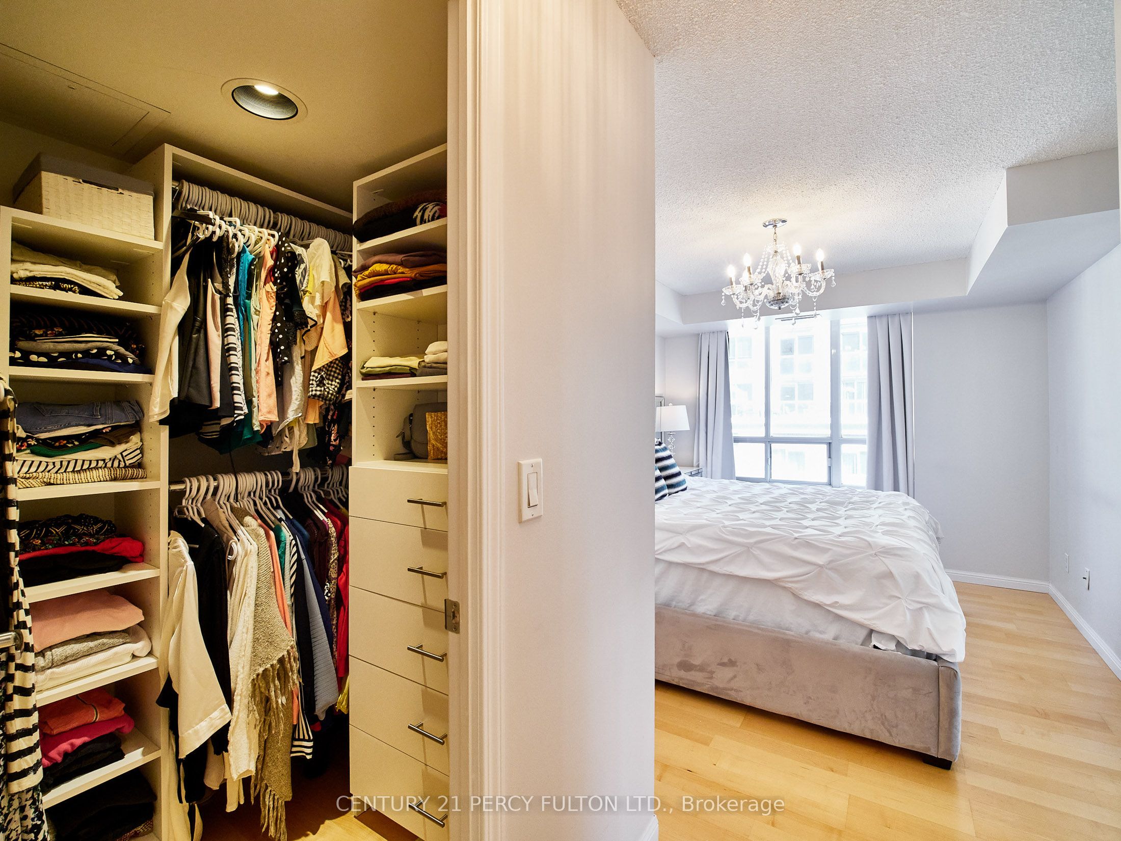 140 Simcoe Street 809 Property Photo 11