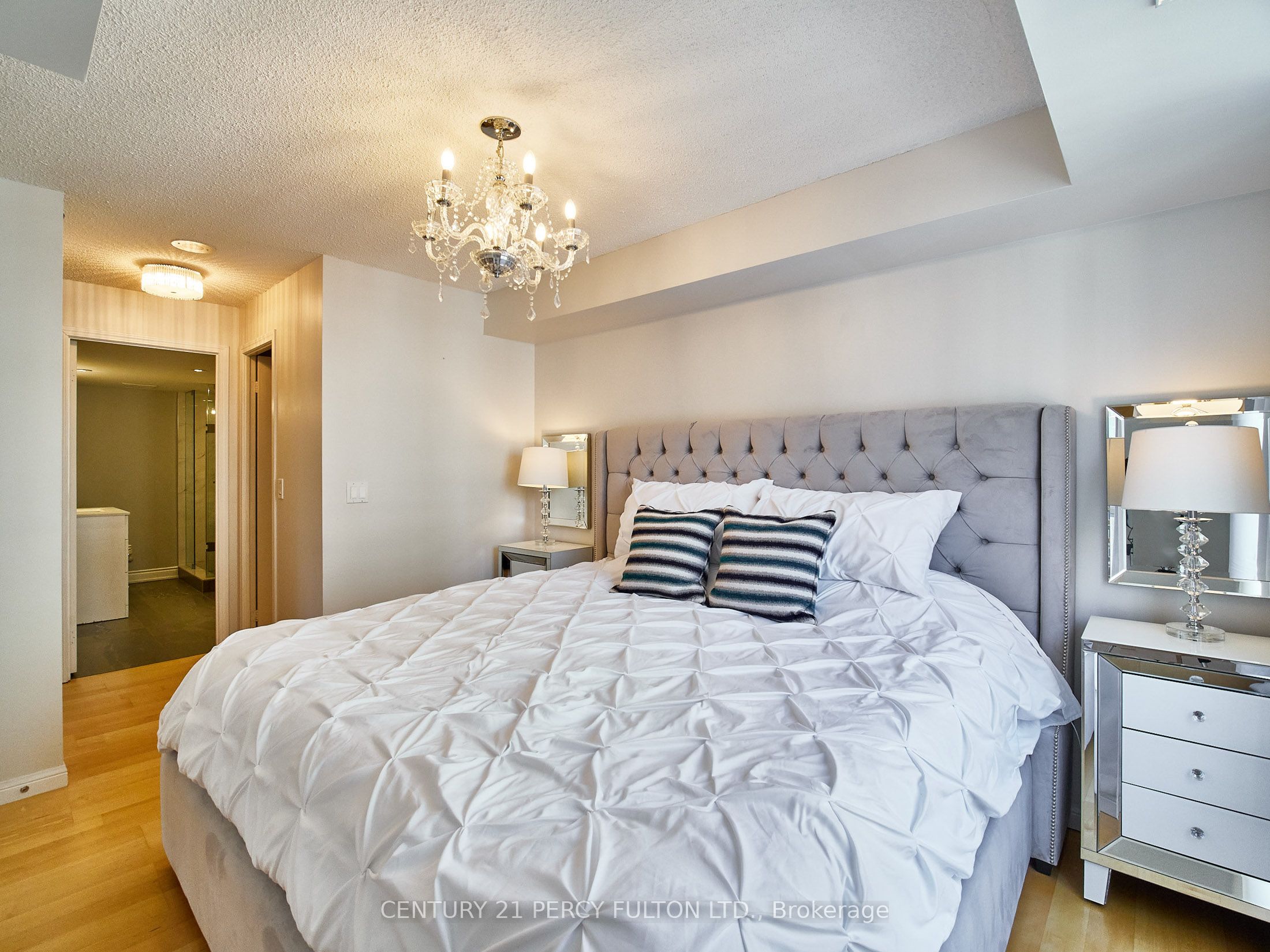 140 Simcoe Street 809 Property Photo 12