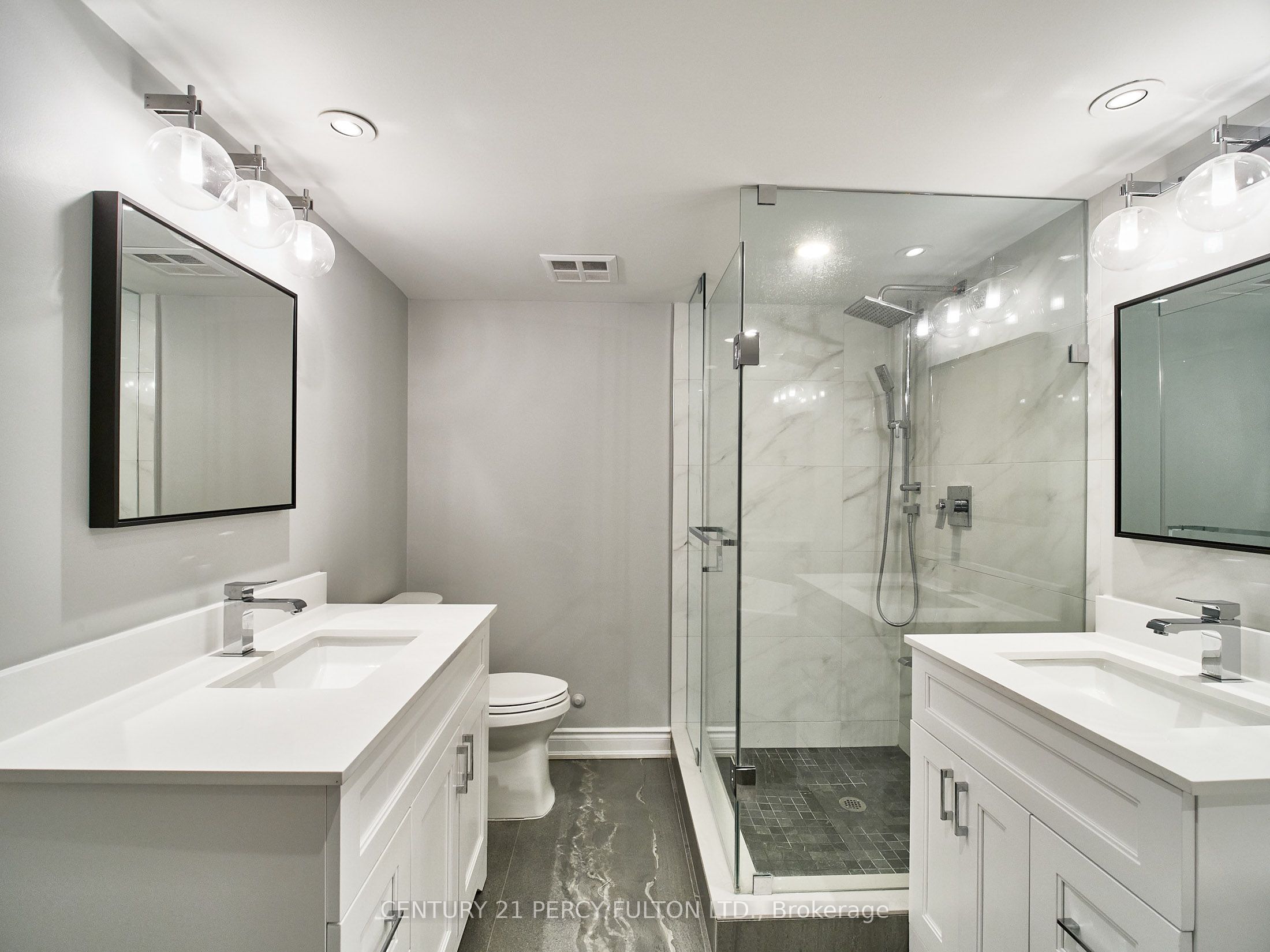 140 Simcoe Street 809 Property Photo 14