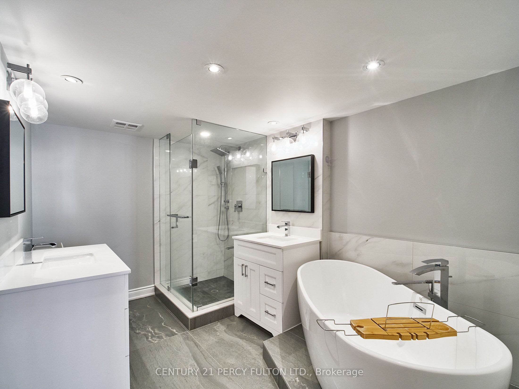140 Simcoe Street 809 Property Photo 16
