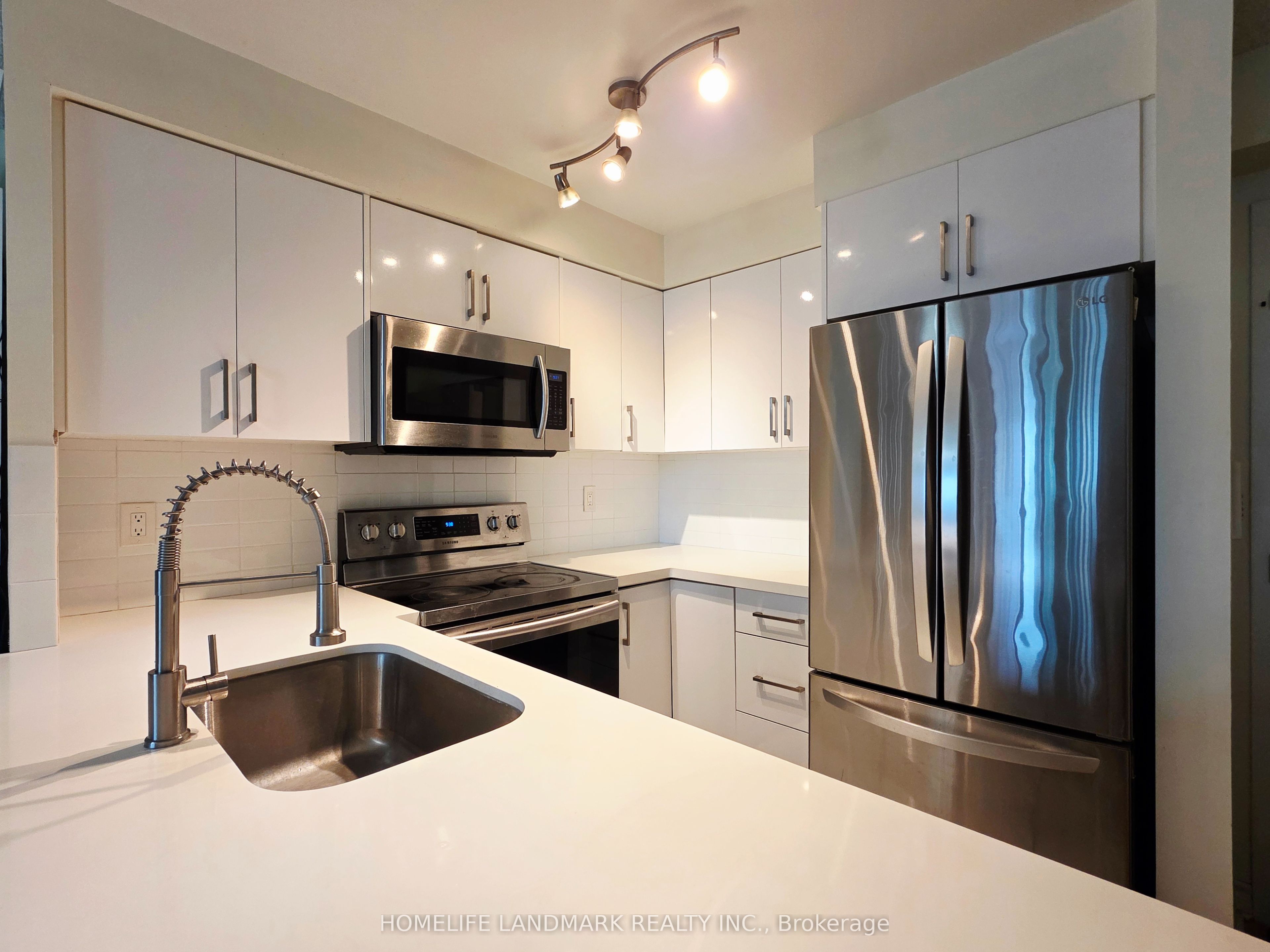 7 Lorraine Drive 1015 Property Photo 2