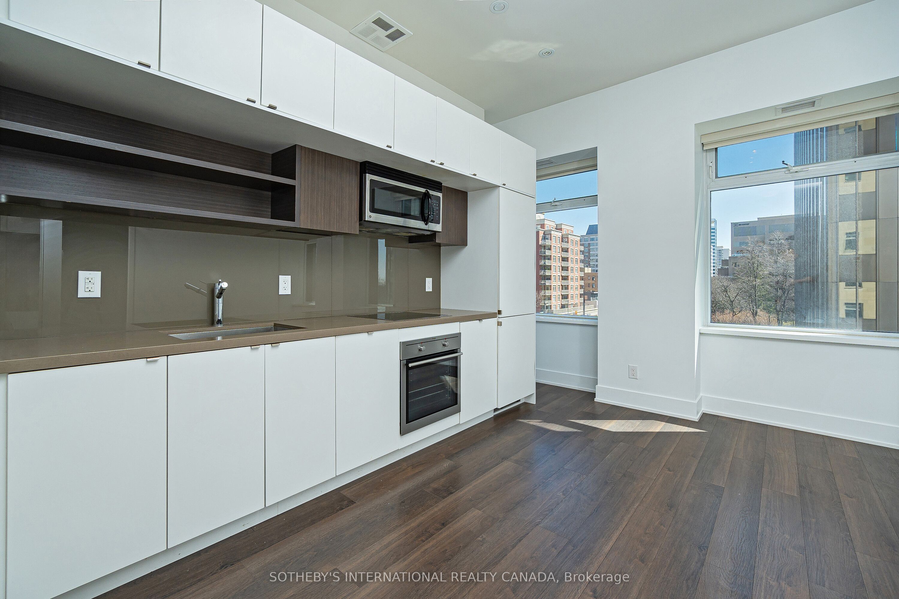 111 St Clair Avenue W 406 Property Photo 6