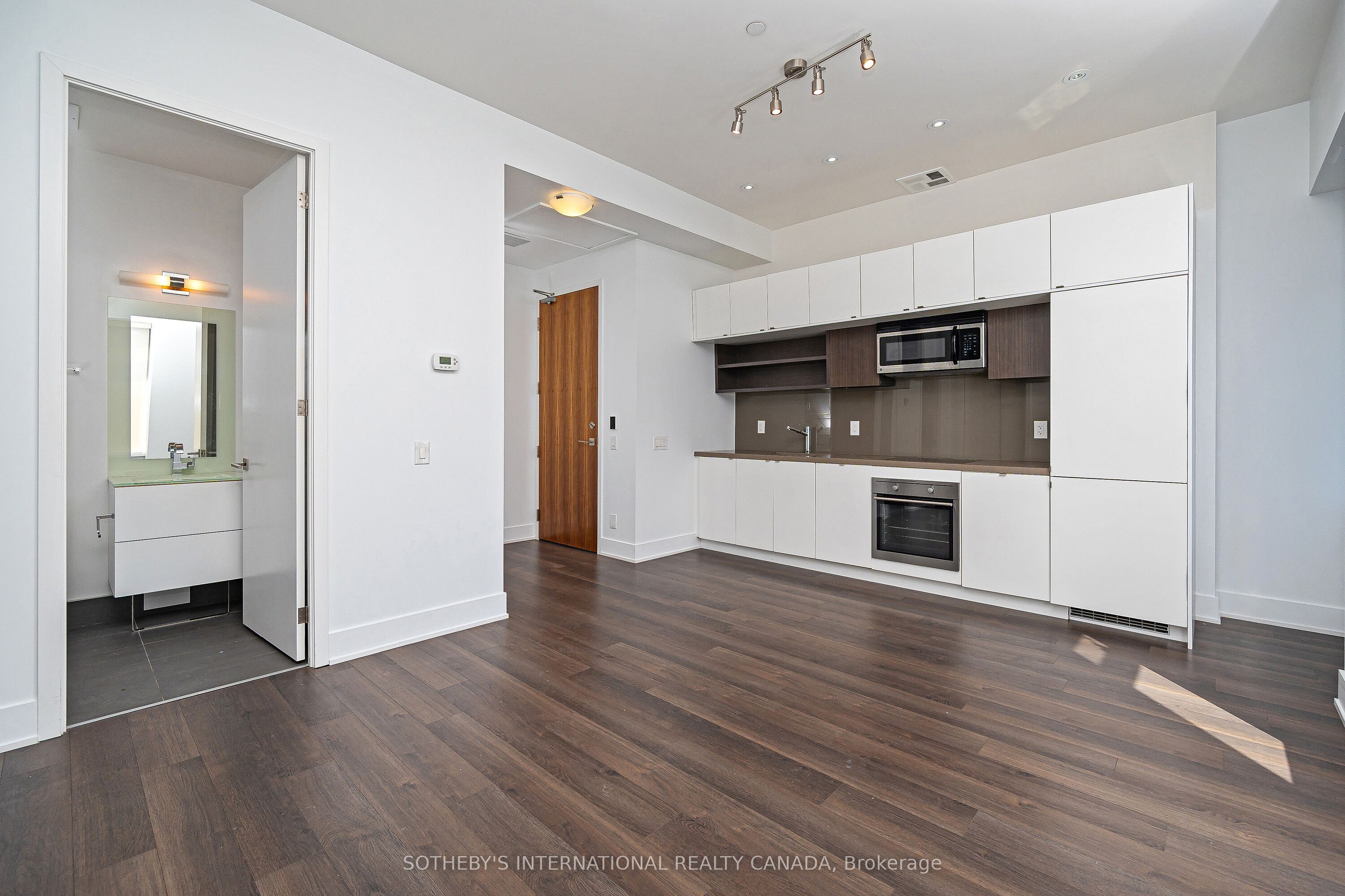 111 St Clair Avenue W 406 Property Photo 7