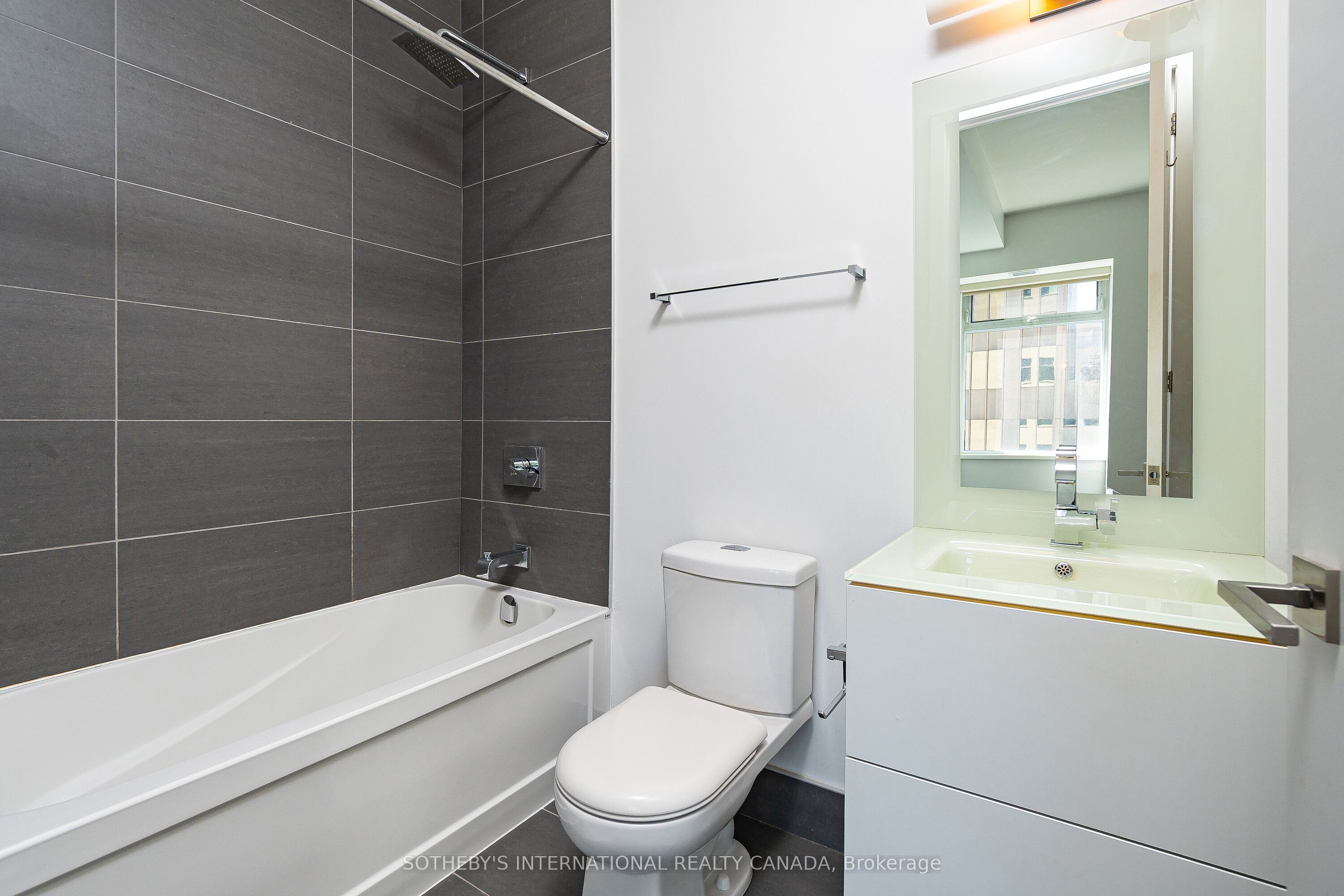 111 St Clair Avenue W 406 Property Photo 15