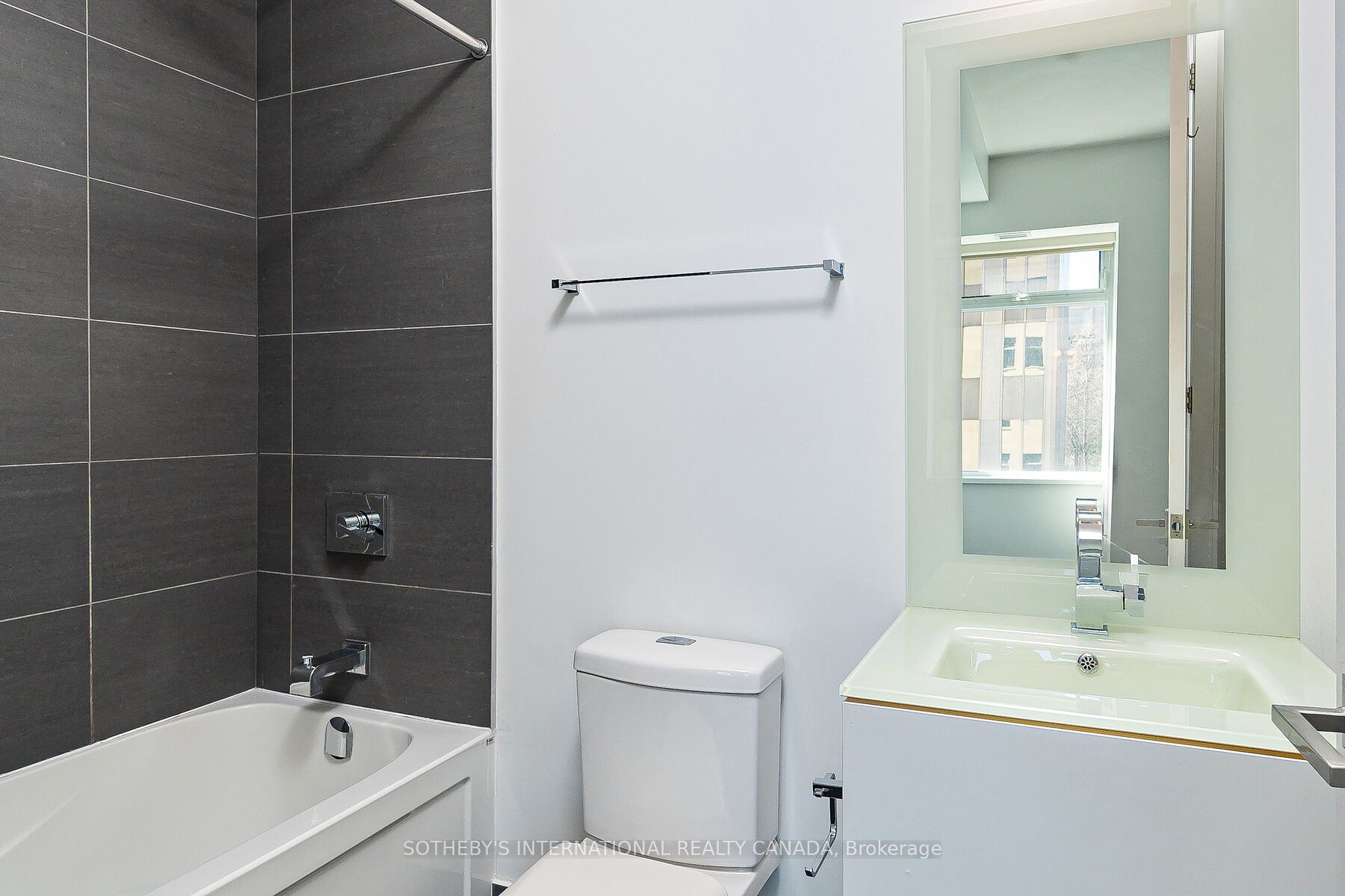 111 St Clair Avenue W 406 Property Photo 16