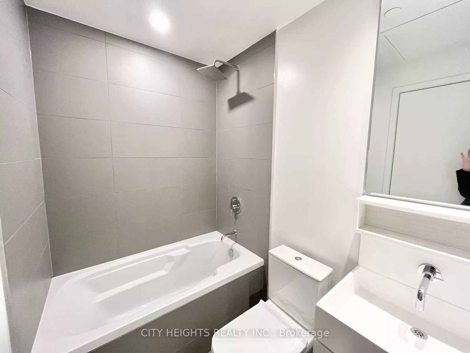 8 Hillsdale Avenue E 924 Property Photo 1
