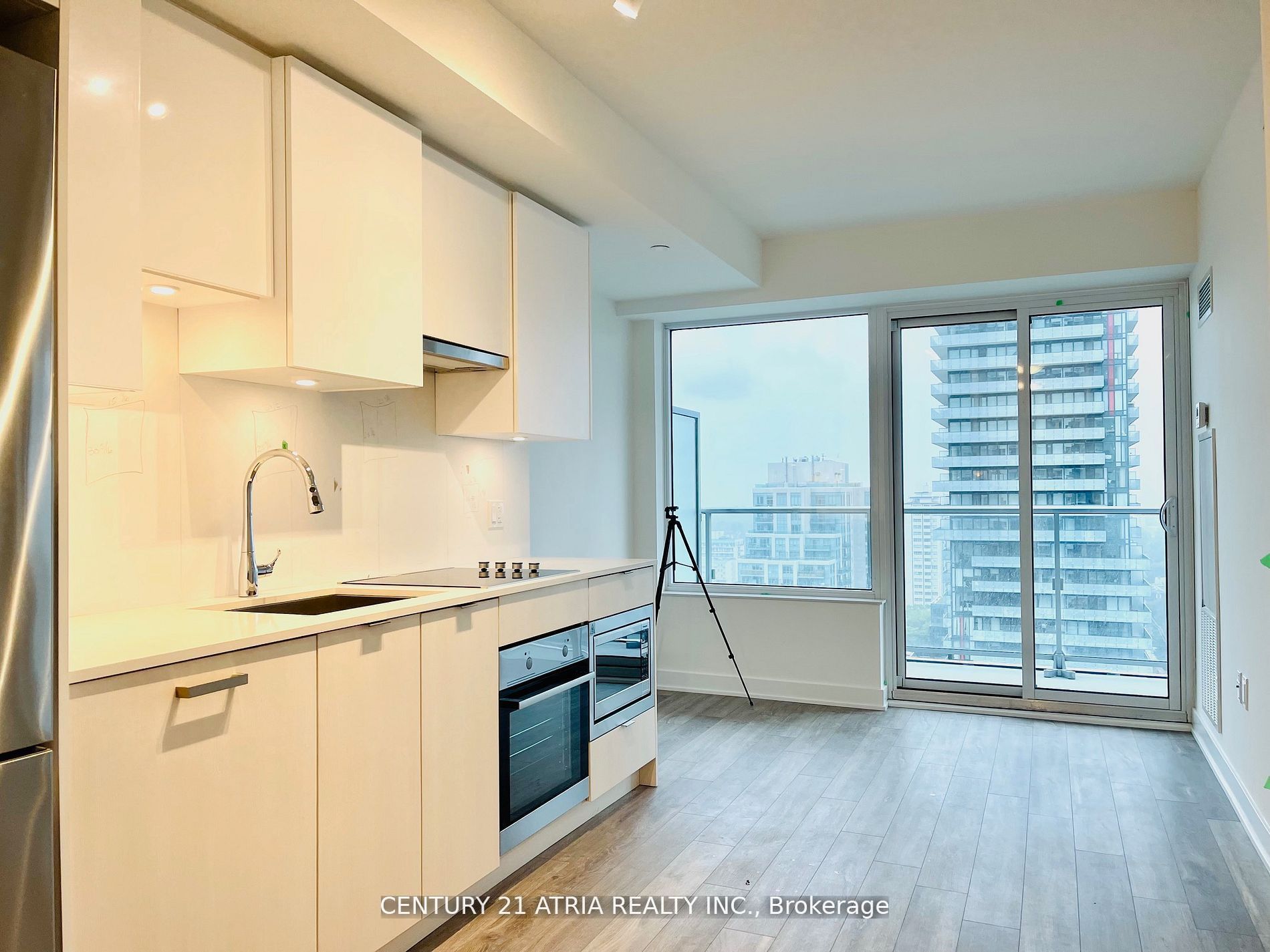 195 Redpath Avenue 2609 Property Photo 3