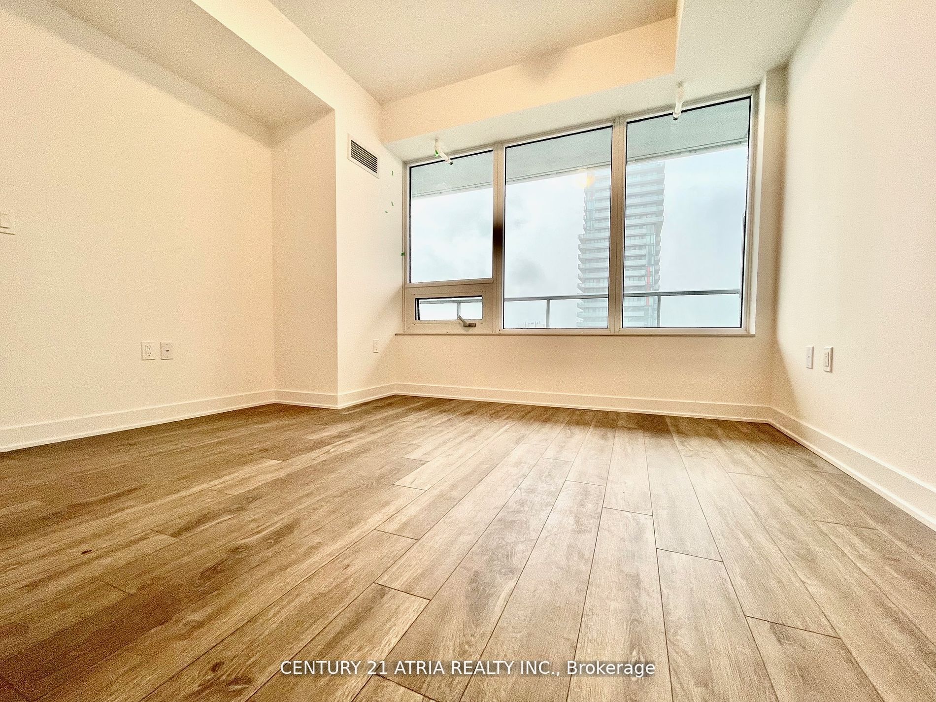 195 Redpath Avenue 2609 Property Photo 8
